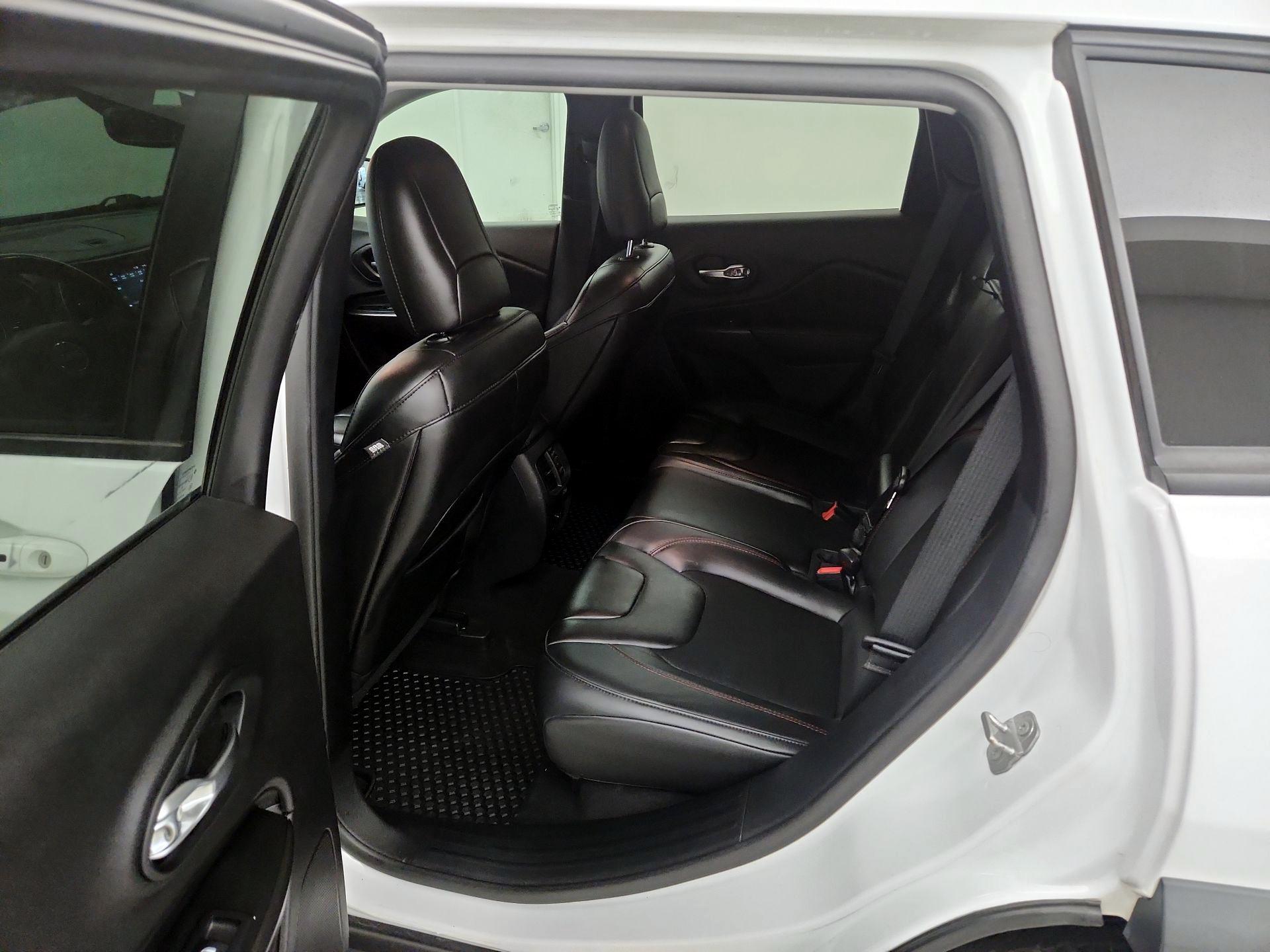 Thumbnail: 2020 Jeep Cherokee - 19