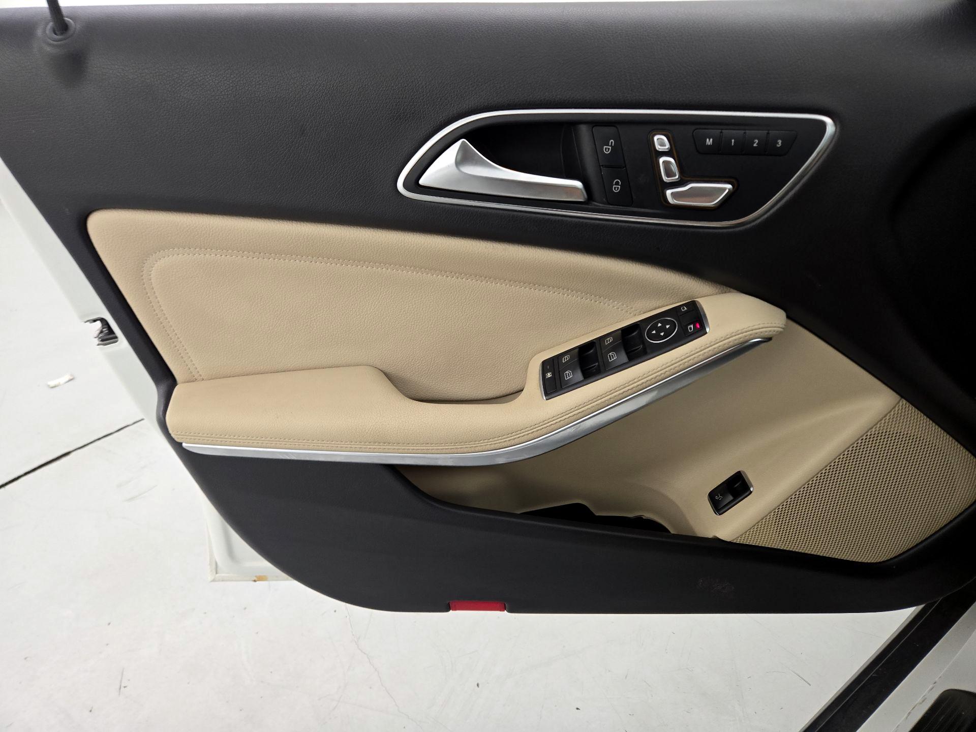 Thumbnail: 2019 Mercedes-Benz GLA - 12