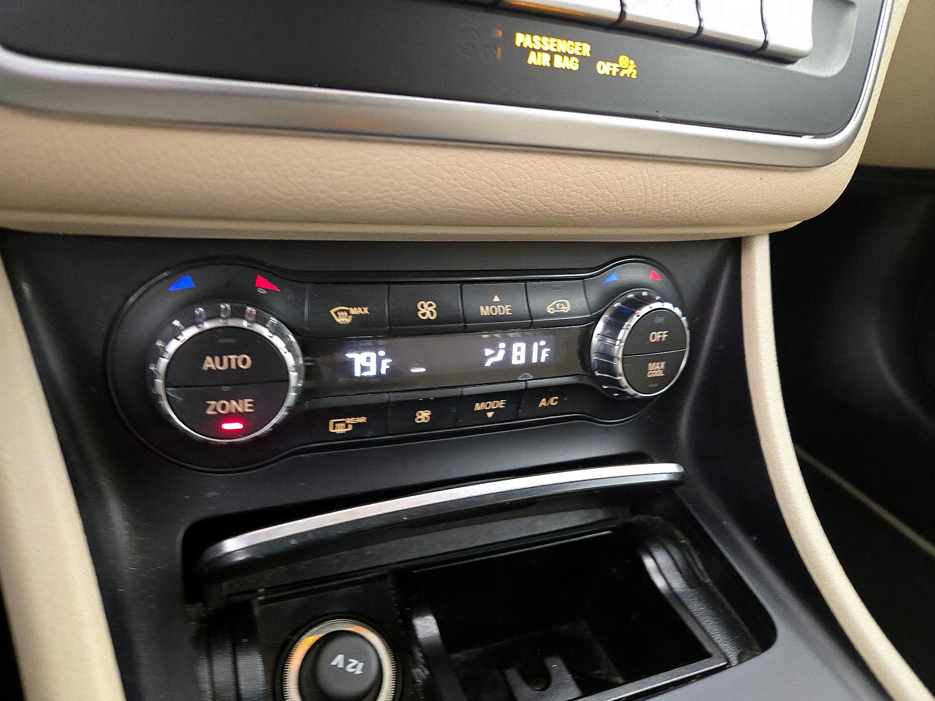 Thumbnail: 2019 Mercedes-Benz GLA - 16