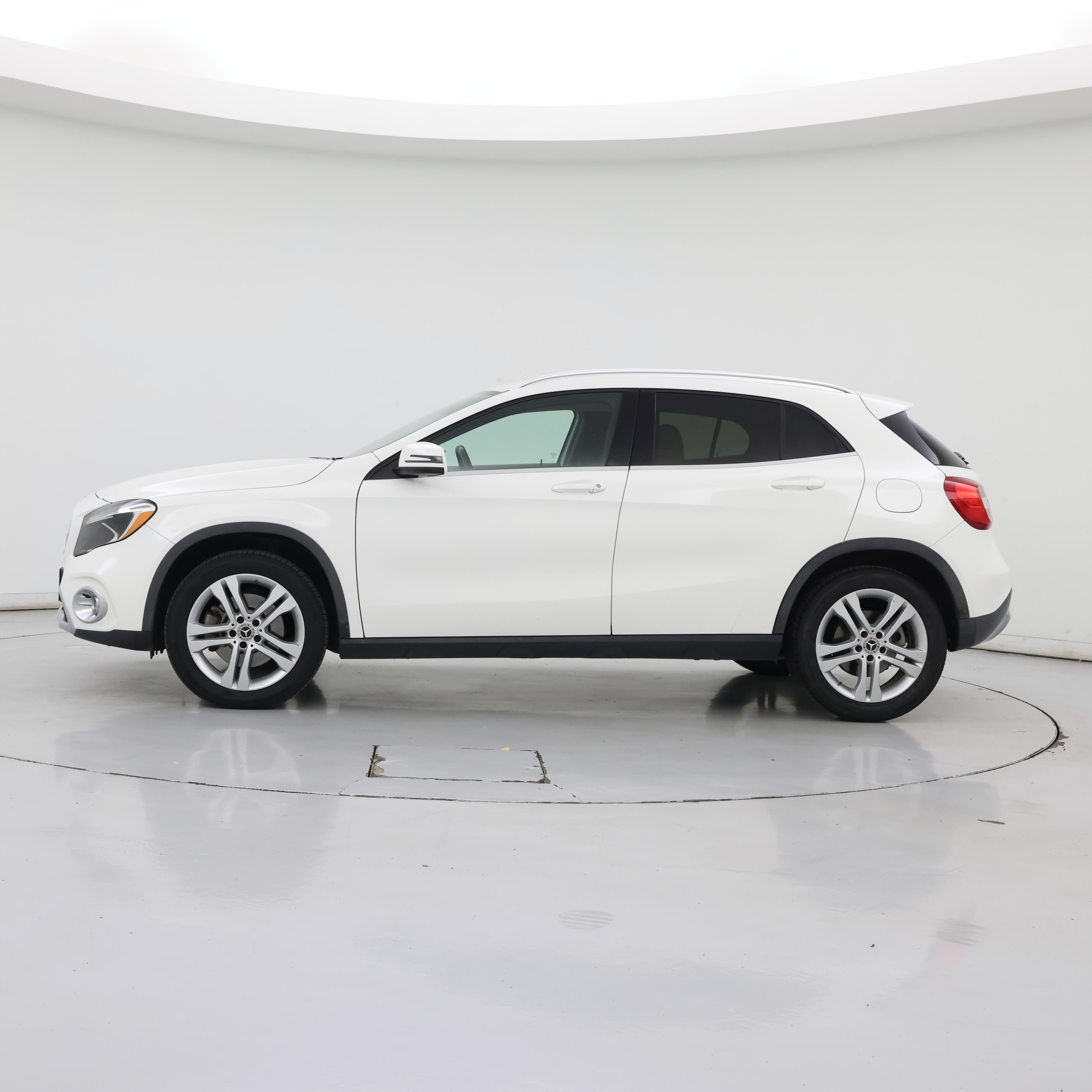 Thumbnail: 2019 Mercedes-Benz GLA - 3