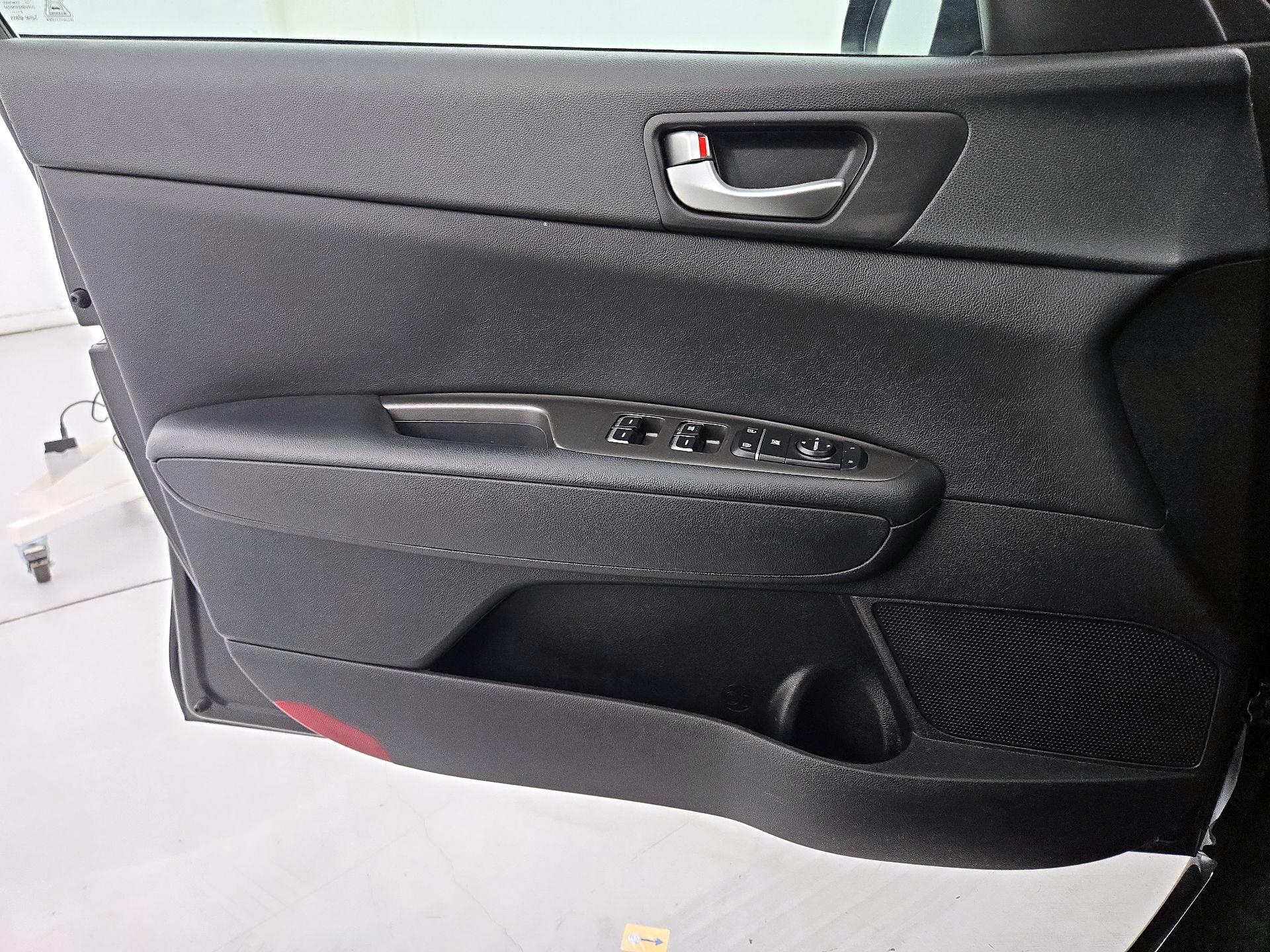 Thumbnail: 2020 Kia Optima - 12