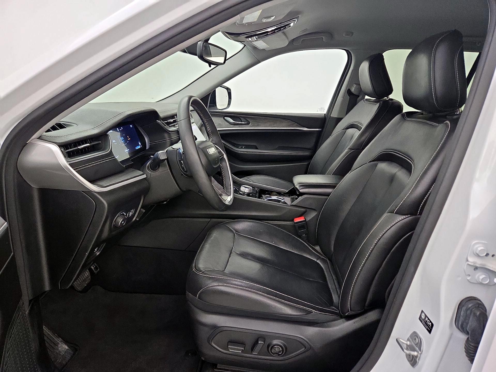 Thumbnail: 2023 Jeep Grand Cherokee - 11