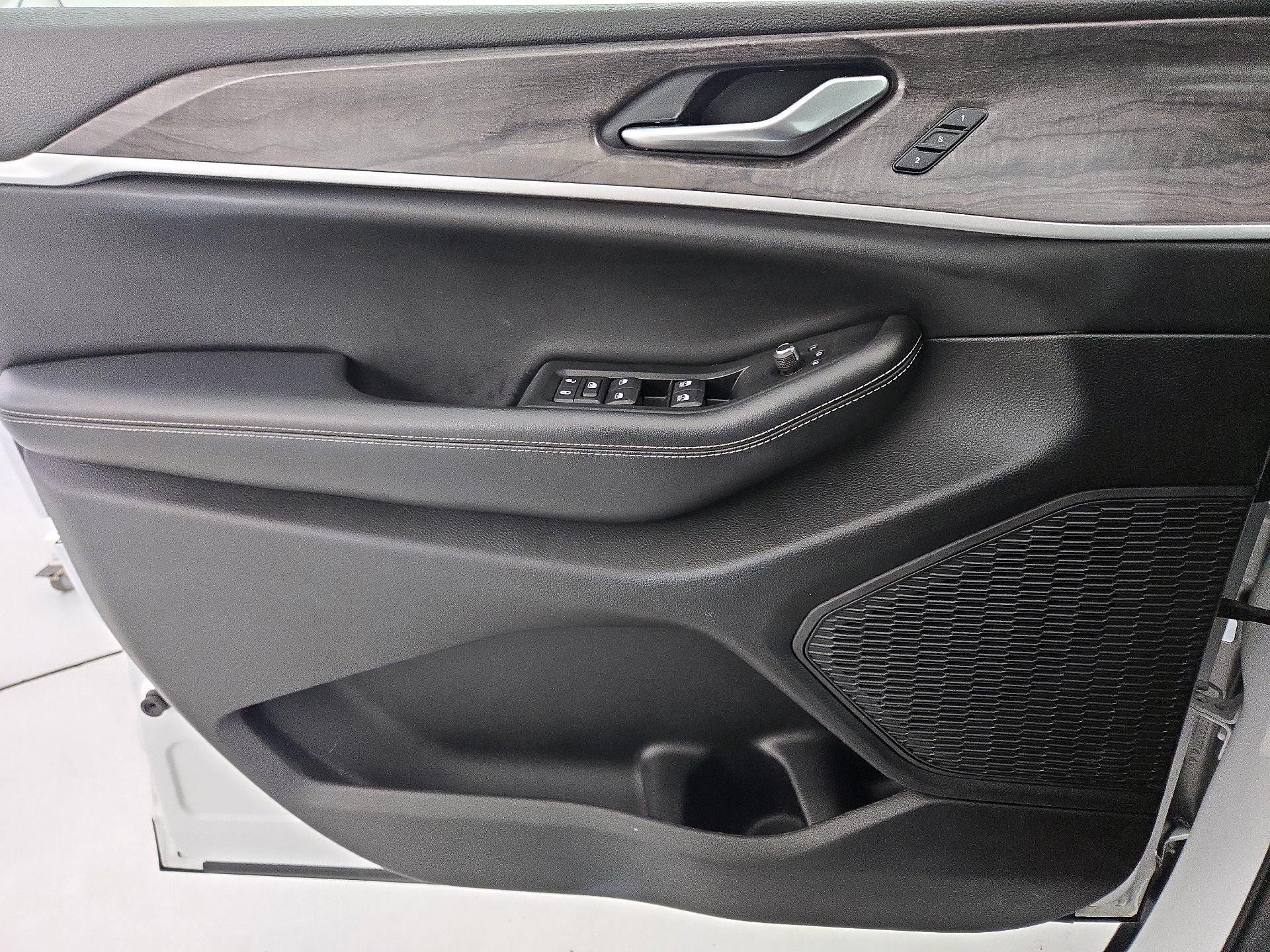 Thumbnail: 2023 Jeep Grand Cherokee - 12