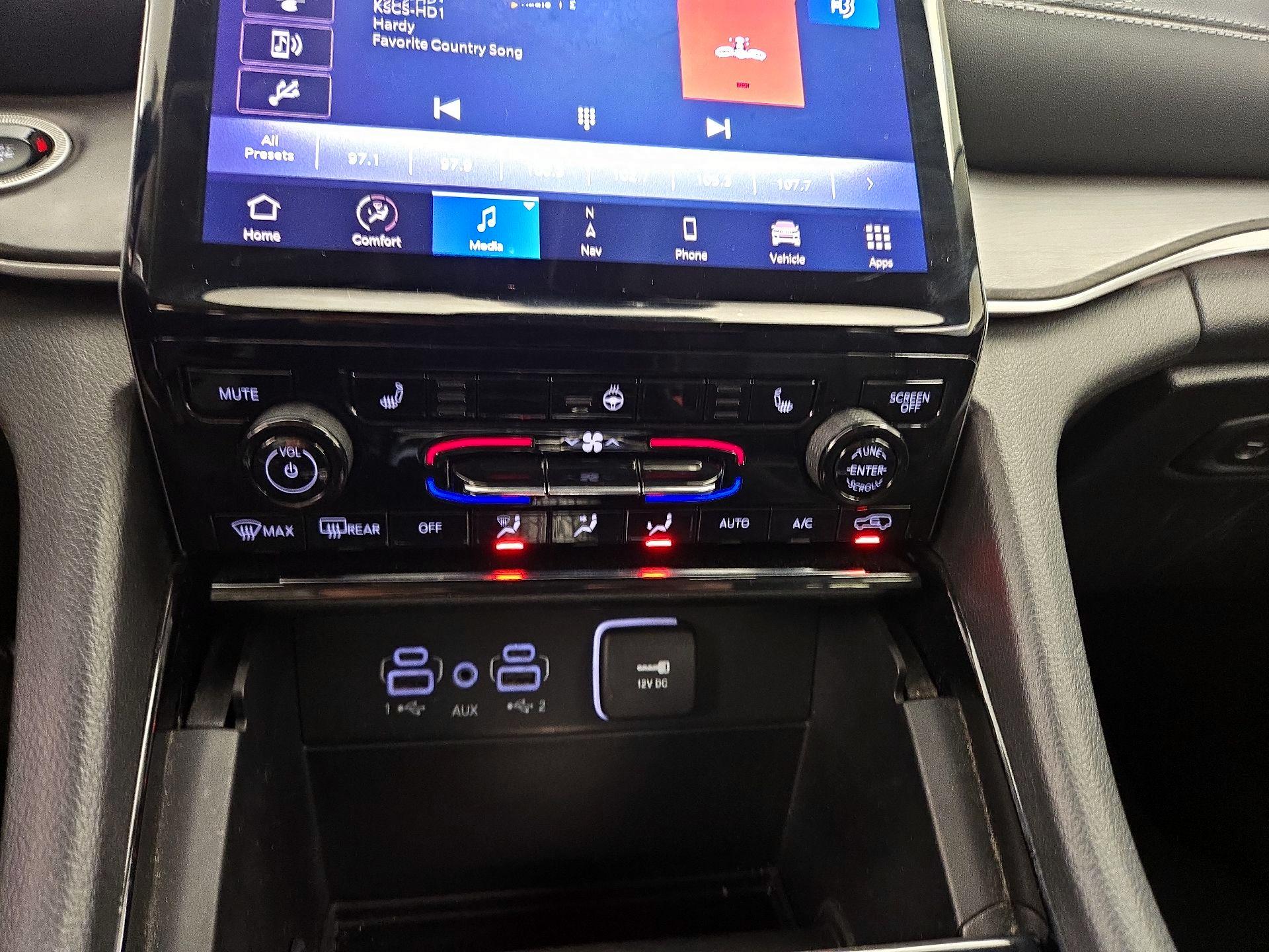 Thumbnail: 2023 Jeep Grand Cherokee - 17