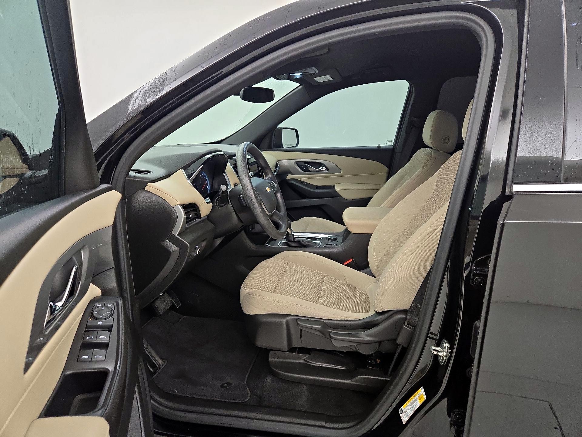 Thumbnail: 2022 Chevrolet Traverse - 11