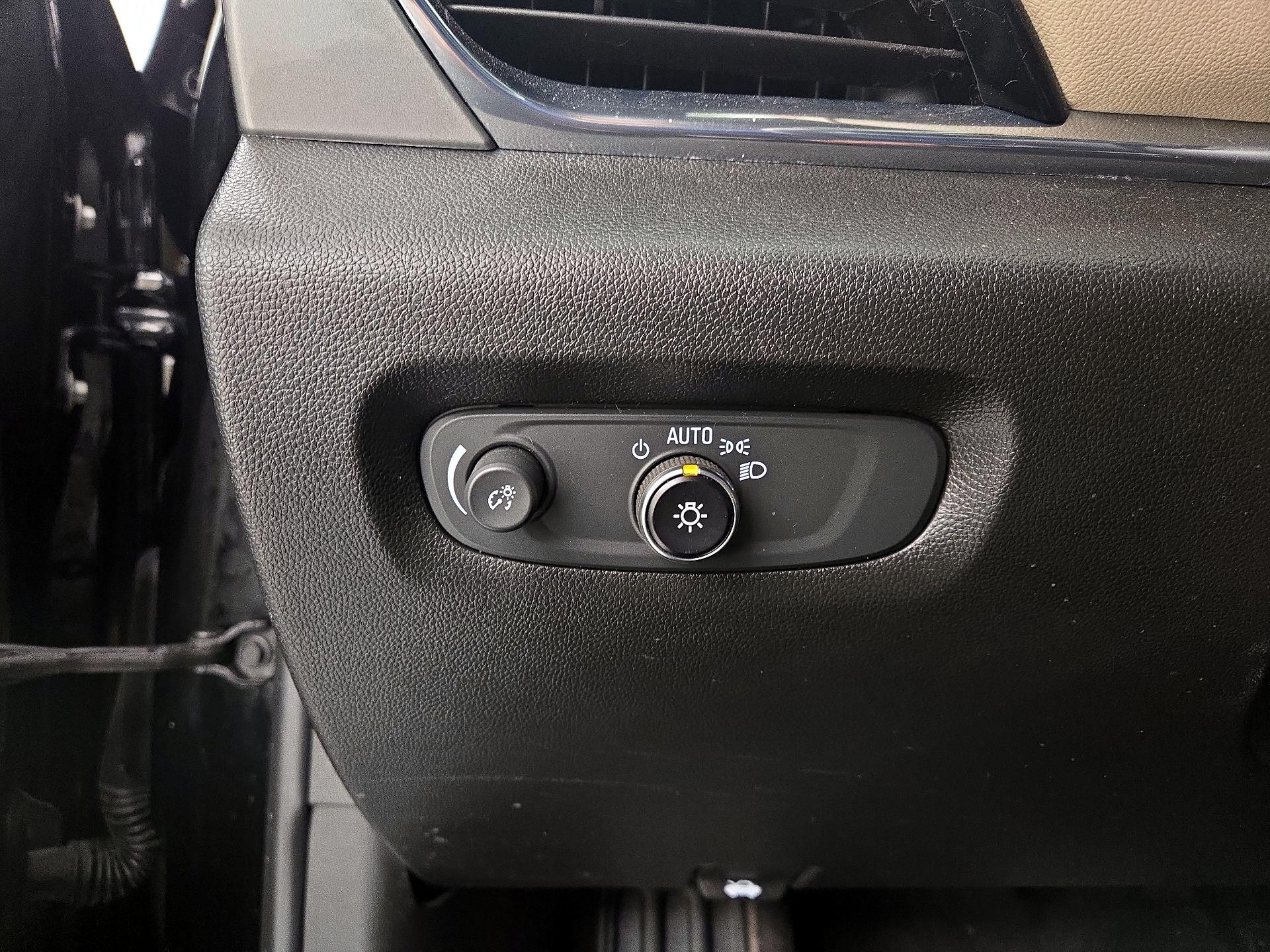 Thumbnail: 2022 Chevrolet Traverse - 13