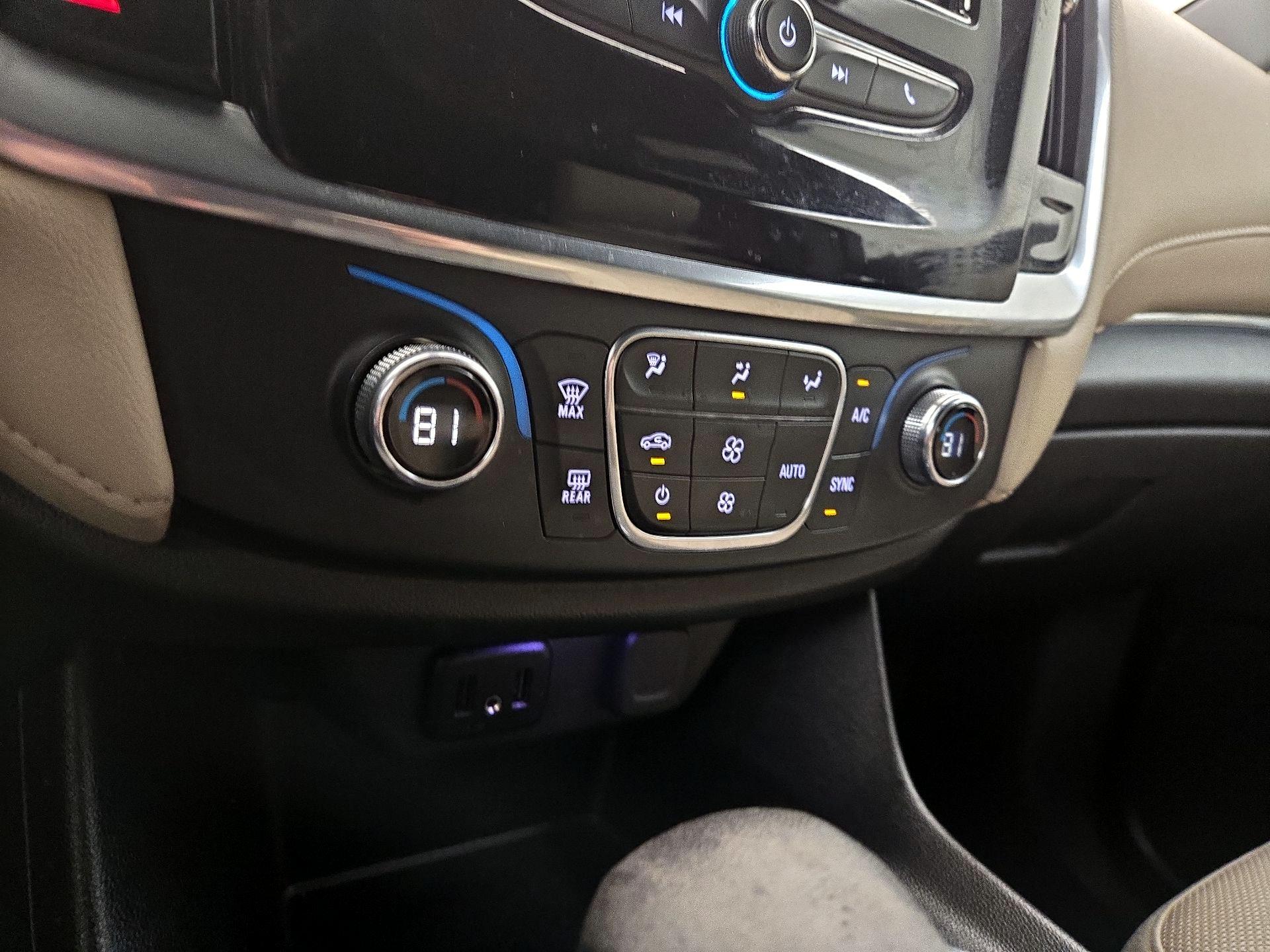 Thumbnail: 2022 Chevrolet Traverse - 16