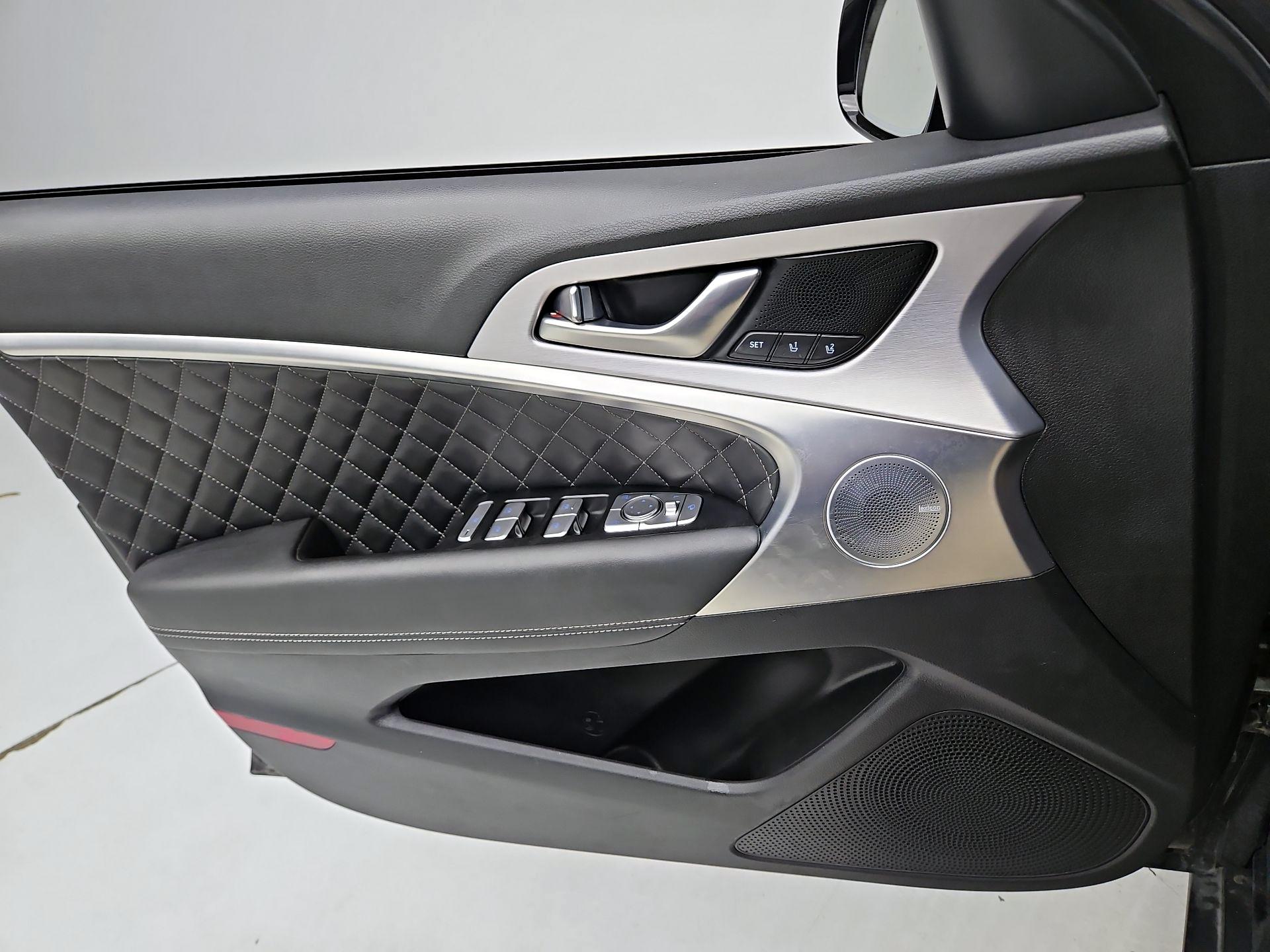 Thumbnail: 2019 Genesis G70 - 12