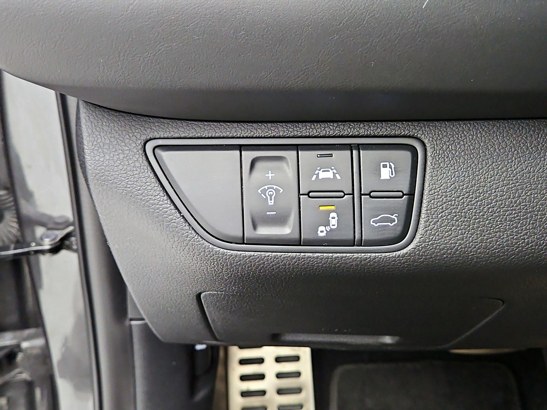 Thumbnail: 2019 Genesis G70 - 13