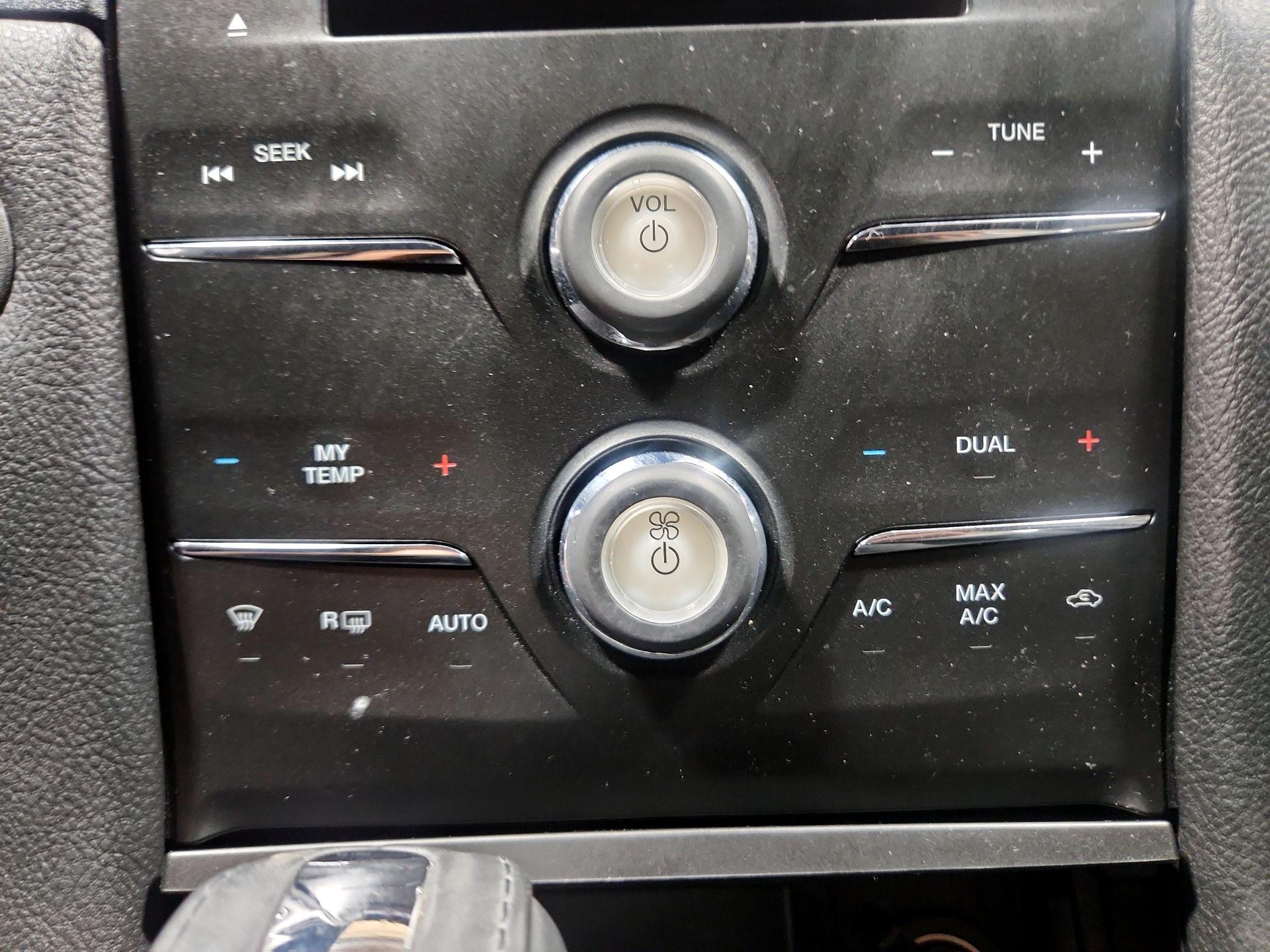 Thumbnail: 2015 Ford Taurus - 14