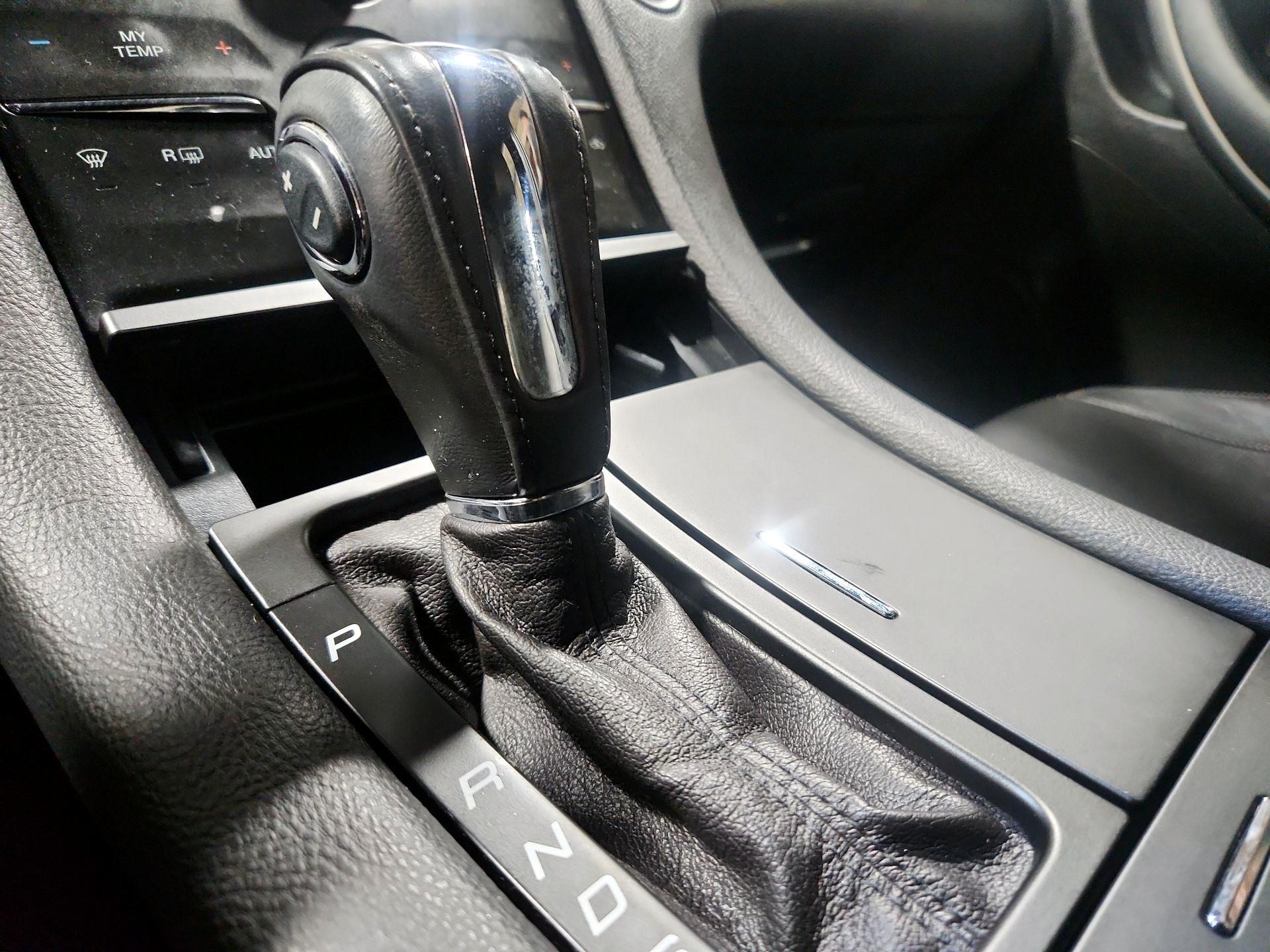 Thumbnail: 2015 Ford Taurus - 15