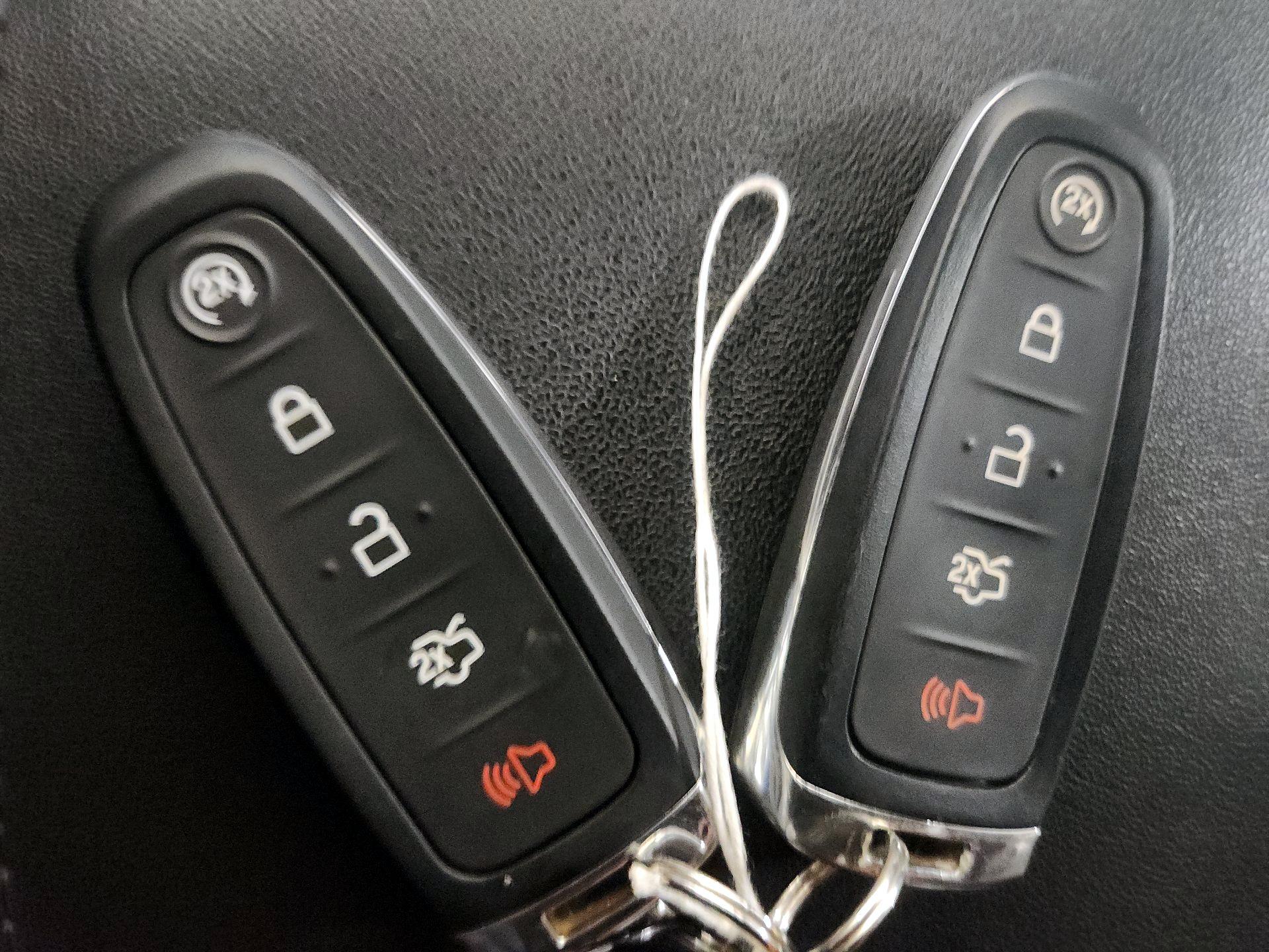 Thumbnail: 2015 Ford Taurus - 18