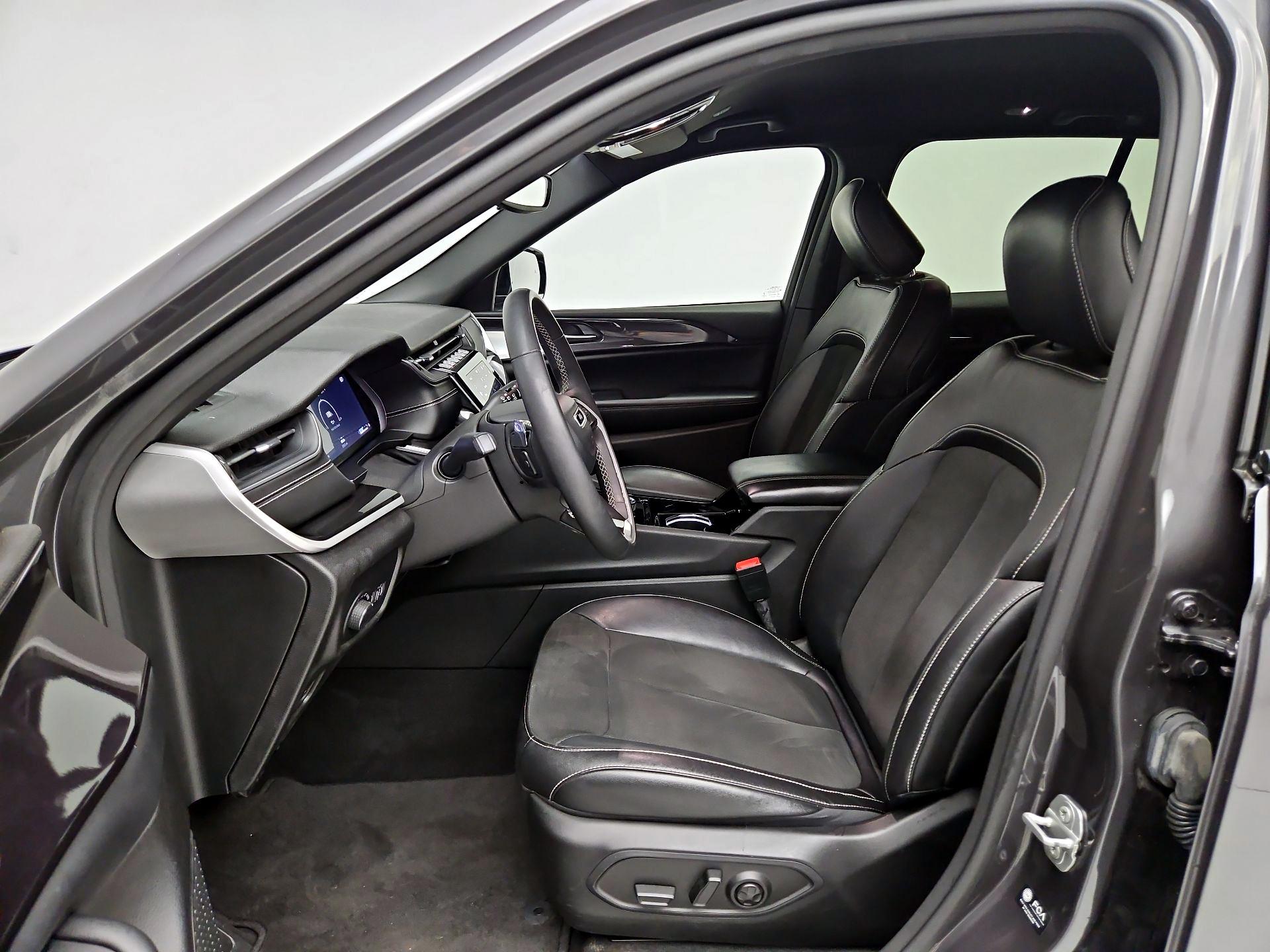 Thumbnail: 2023 Jeep Grand Cherokee - 11