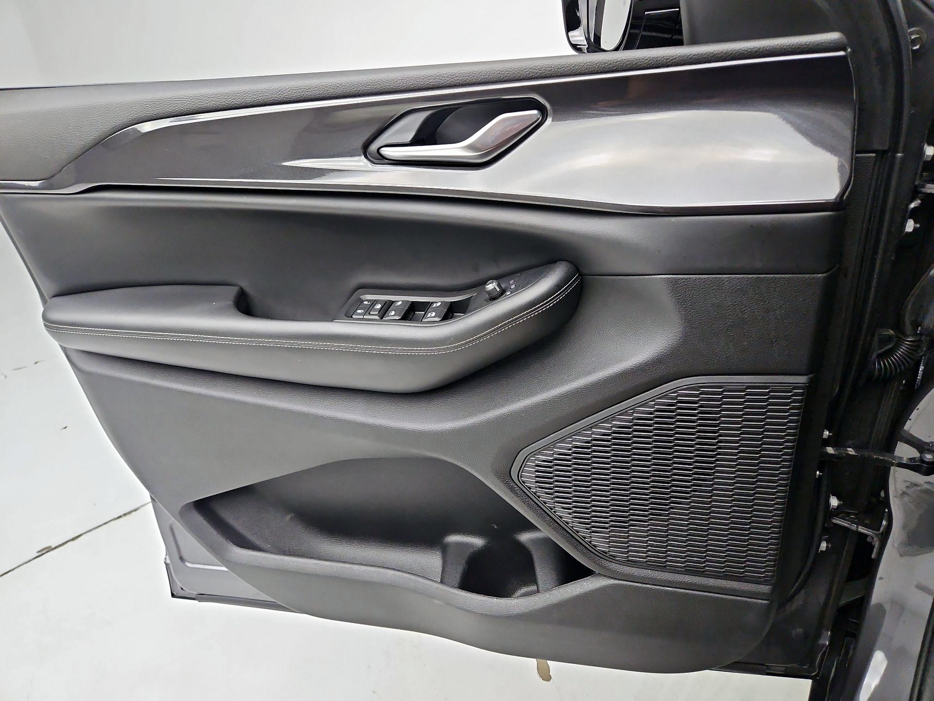 Thumbnail: 2023 Jeep Grand Cherokee - 12