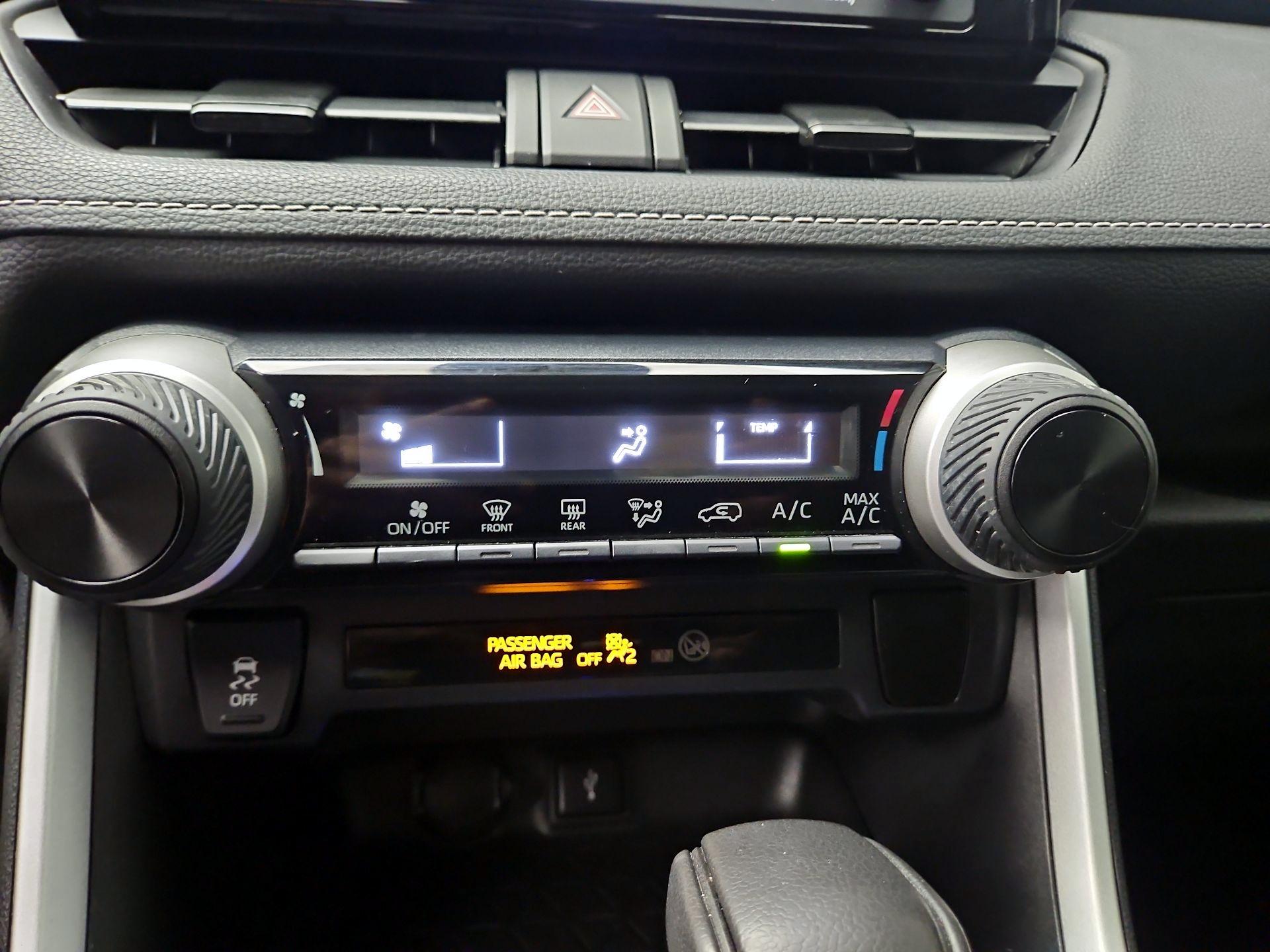 Thumbnail: 2020 Toyota RAV4 - 16