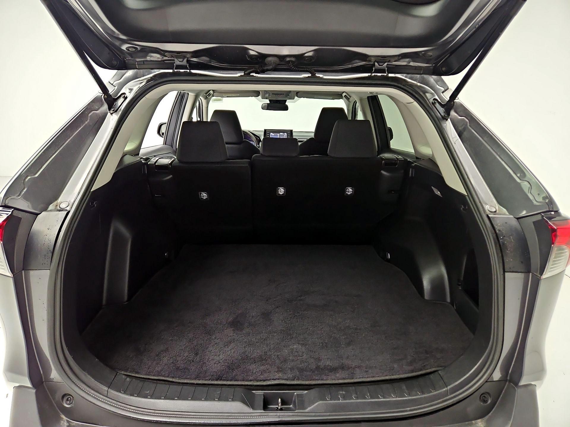 Thumbnail: 2020 Toyota RAV4 - 20