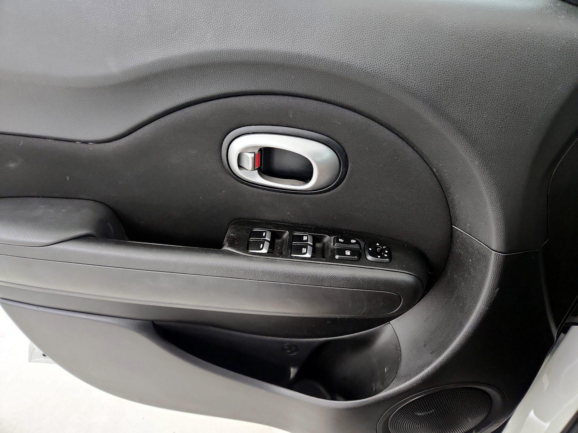 Thumbnail: 2018 Kia Soul - 12