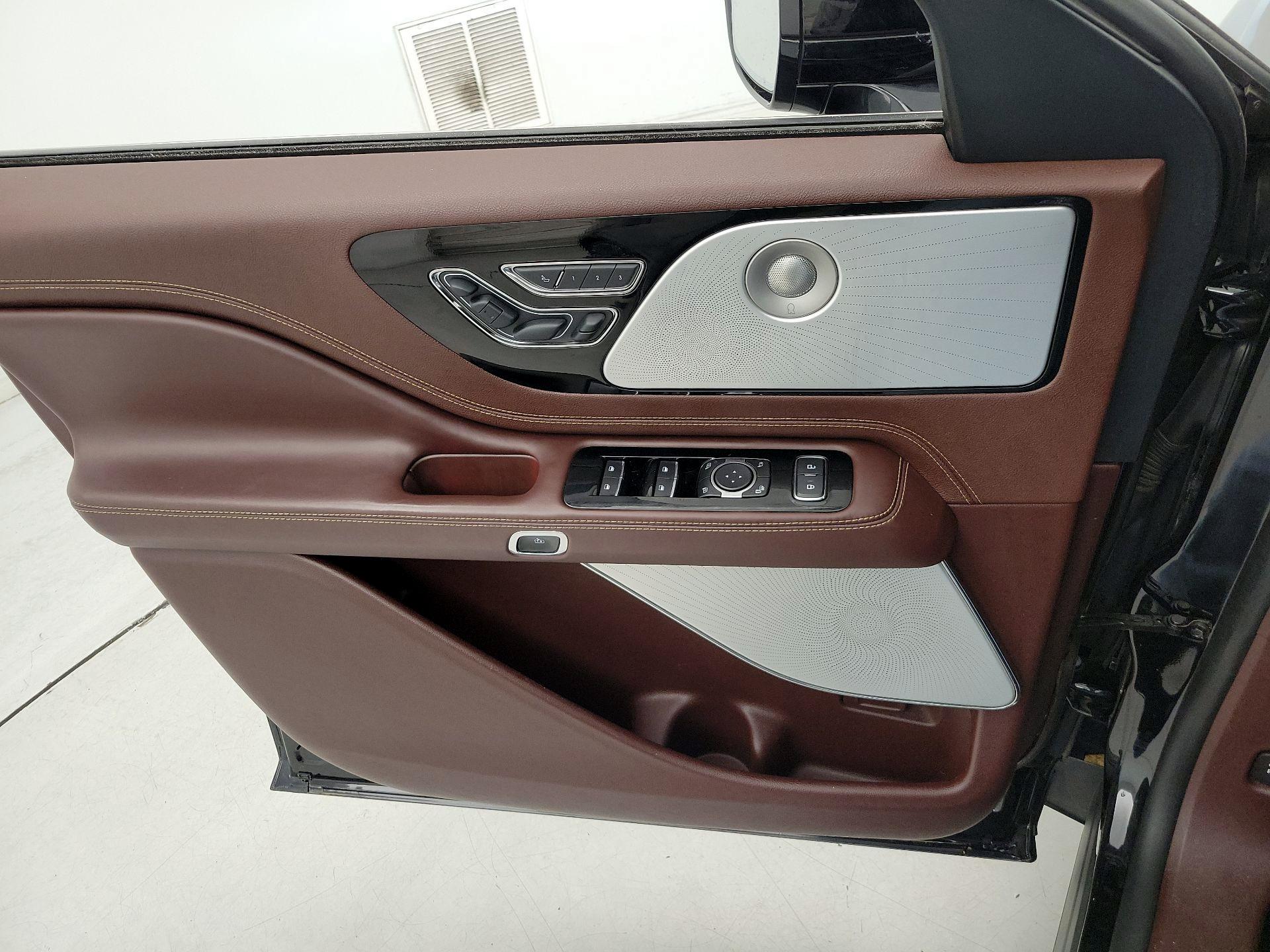 Thumbnail: 2023 Lincoln Aviator - 12