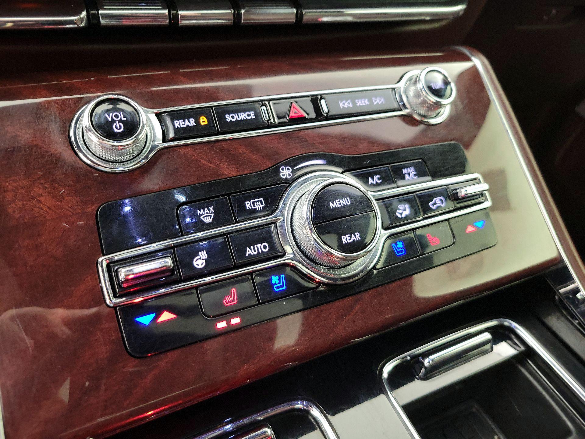 Thumbnail: 2023 Lincoln Aviator - 17