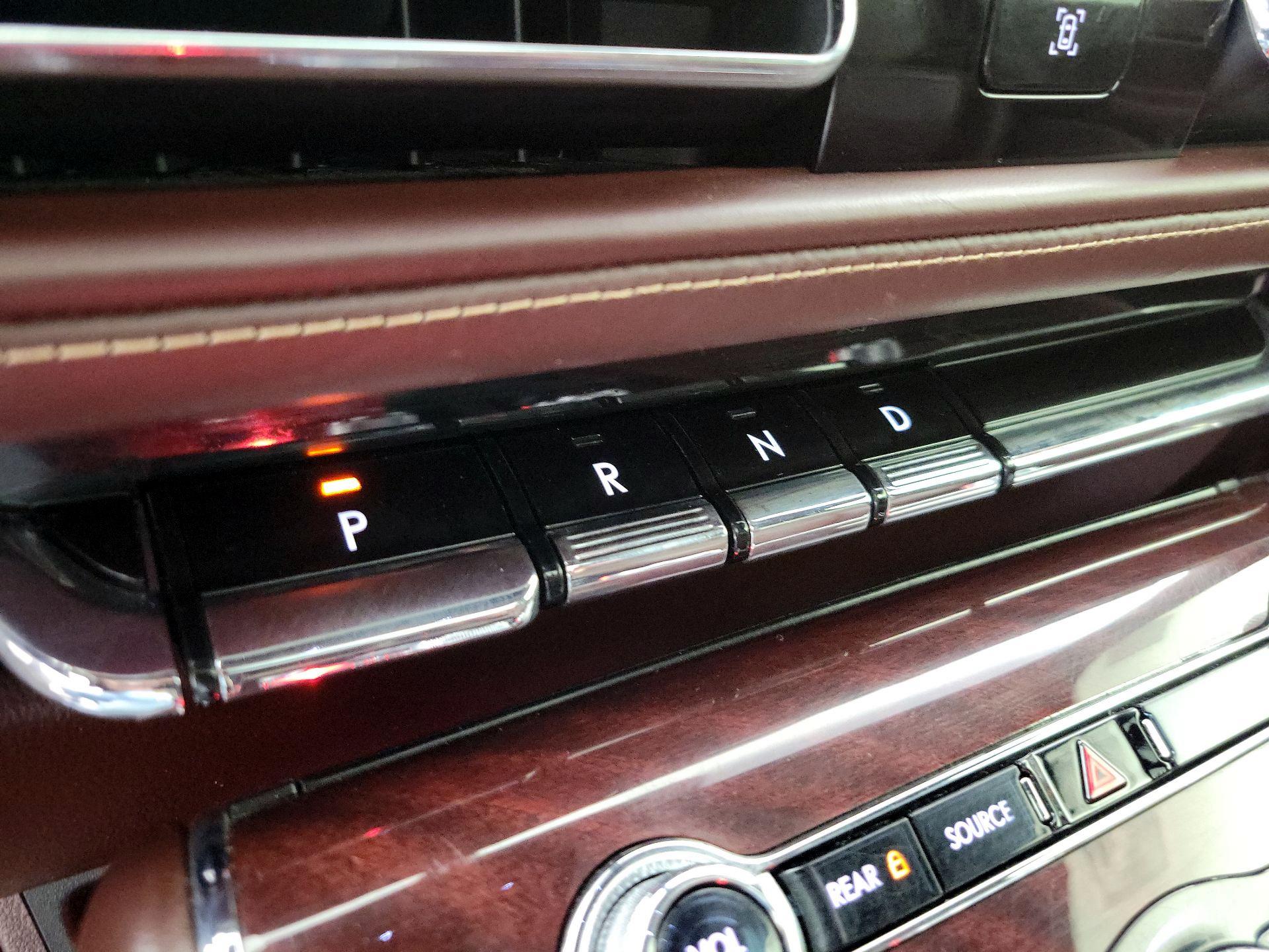 Thumbnail: 2023 Lincoln Aviator - 18