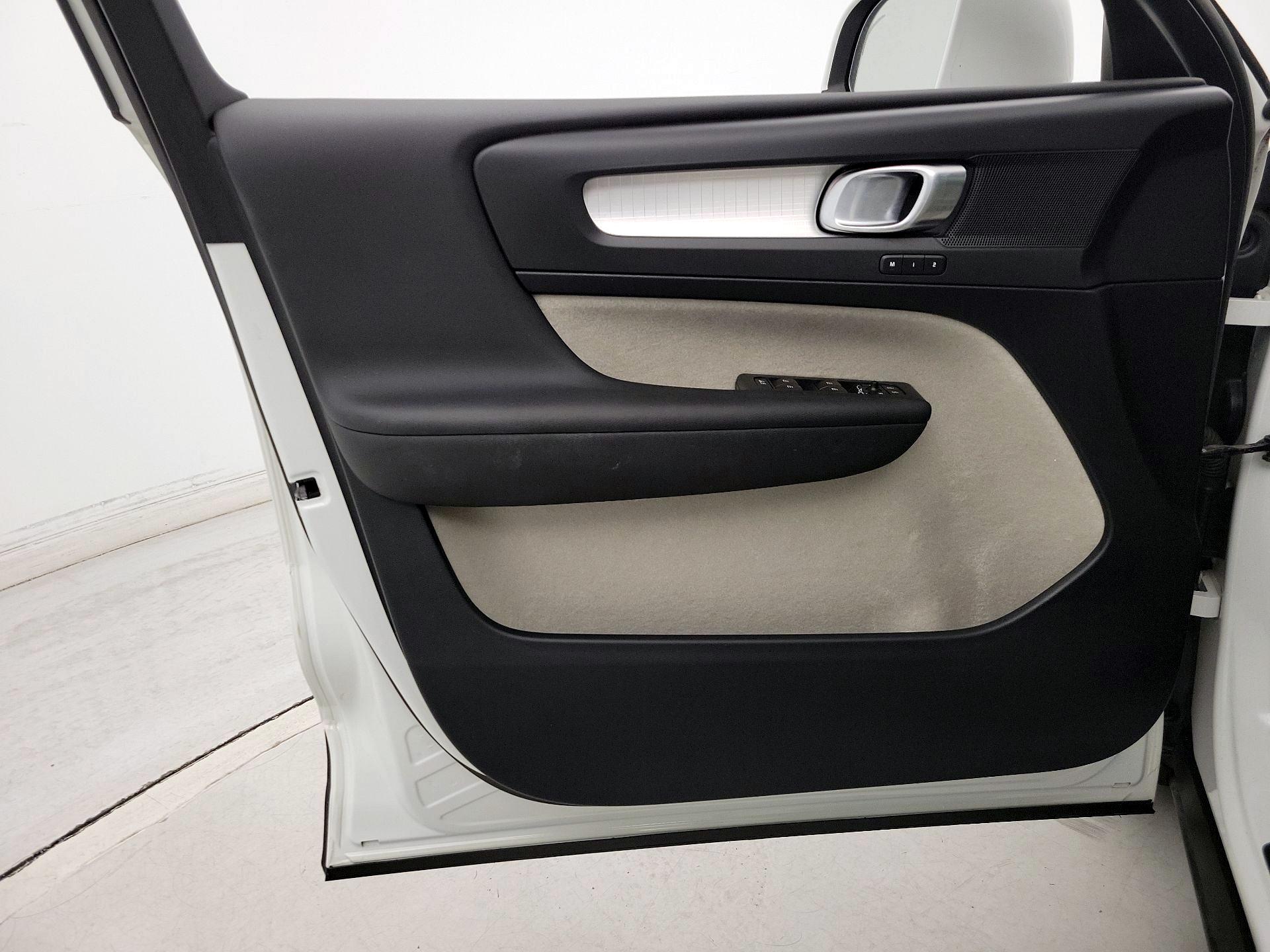 Thumbnail: 2019 Volvo XC40 - 12