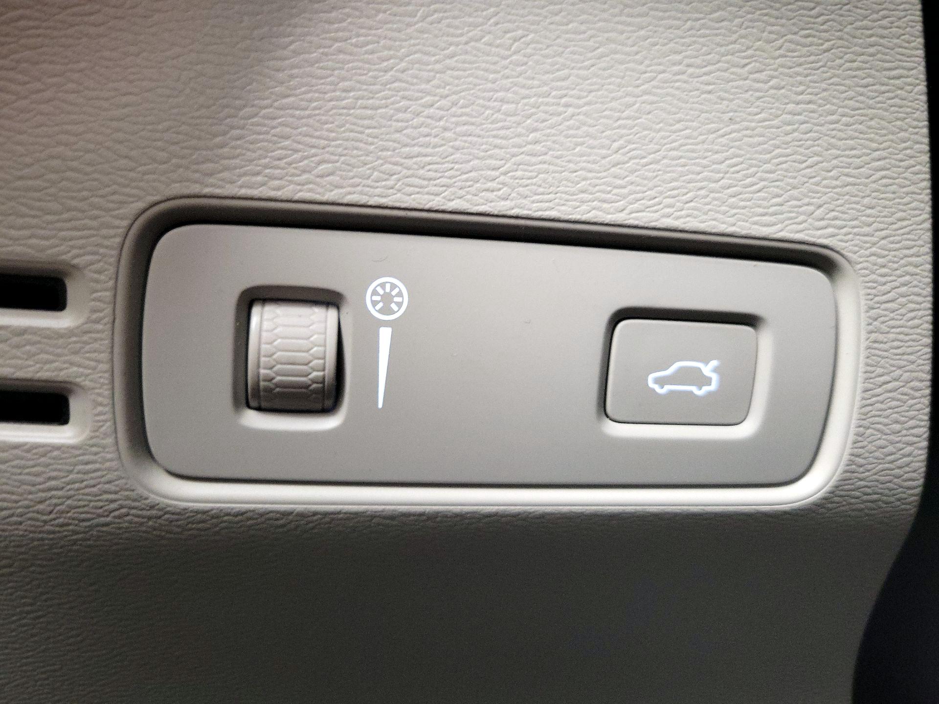 Thumbnail: 2019 Volvo XC40 - 13