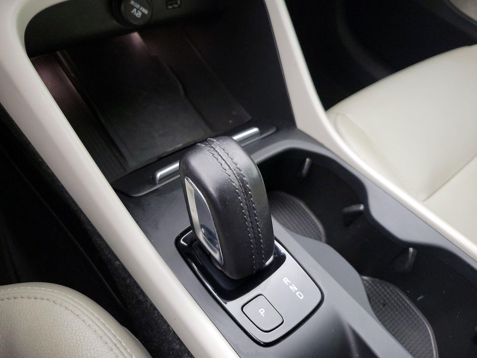 Thumbnail: 2019 Volvo XC40 - 17