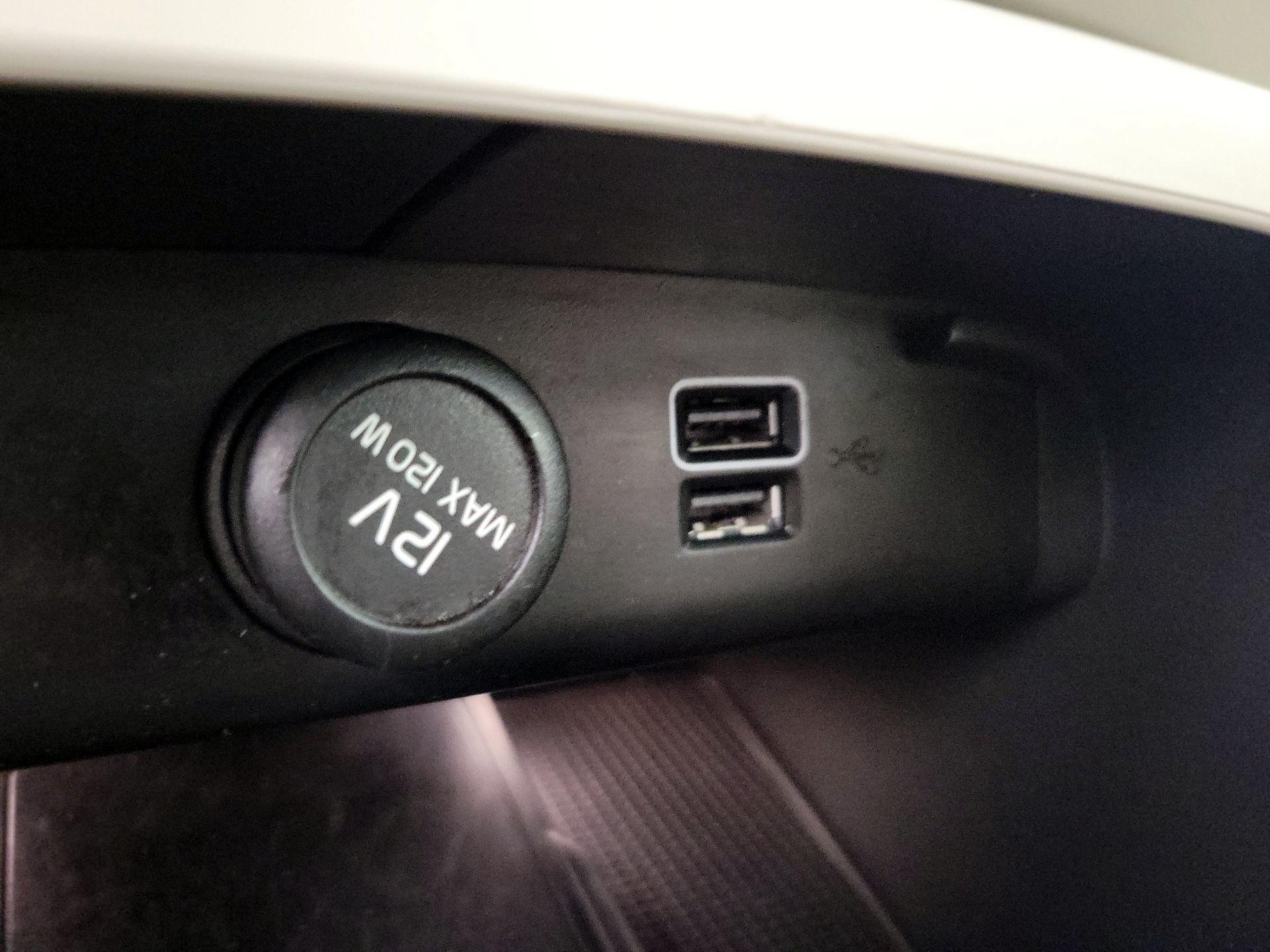 Thumbnail: 2019 Volvo XC40 - 18