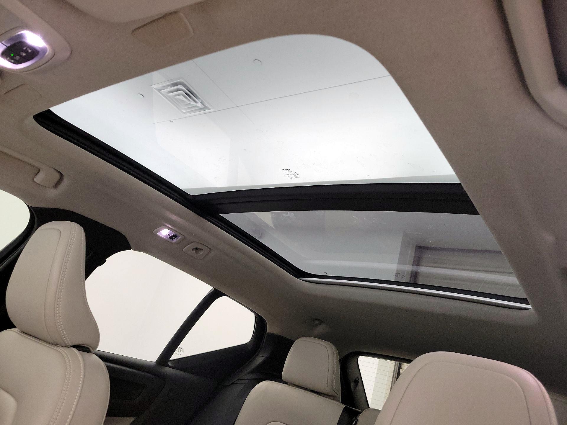 Thumbnail: 2019 Volvo XC40 - 19