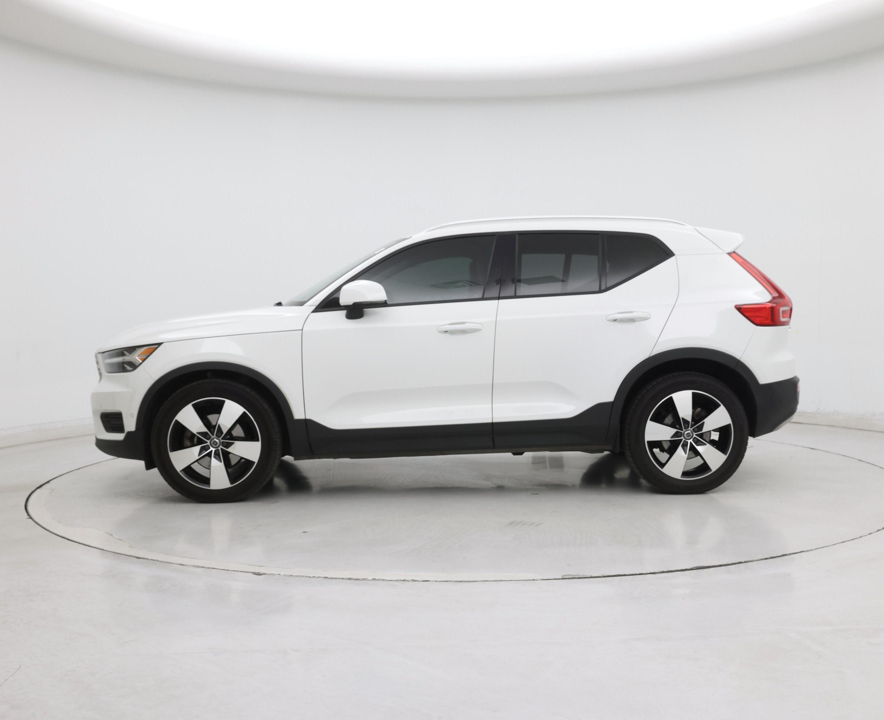 Thumbnail: 2019 Volvo XC40 - 3