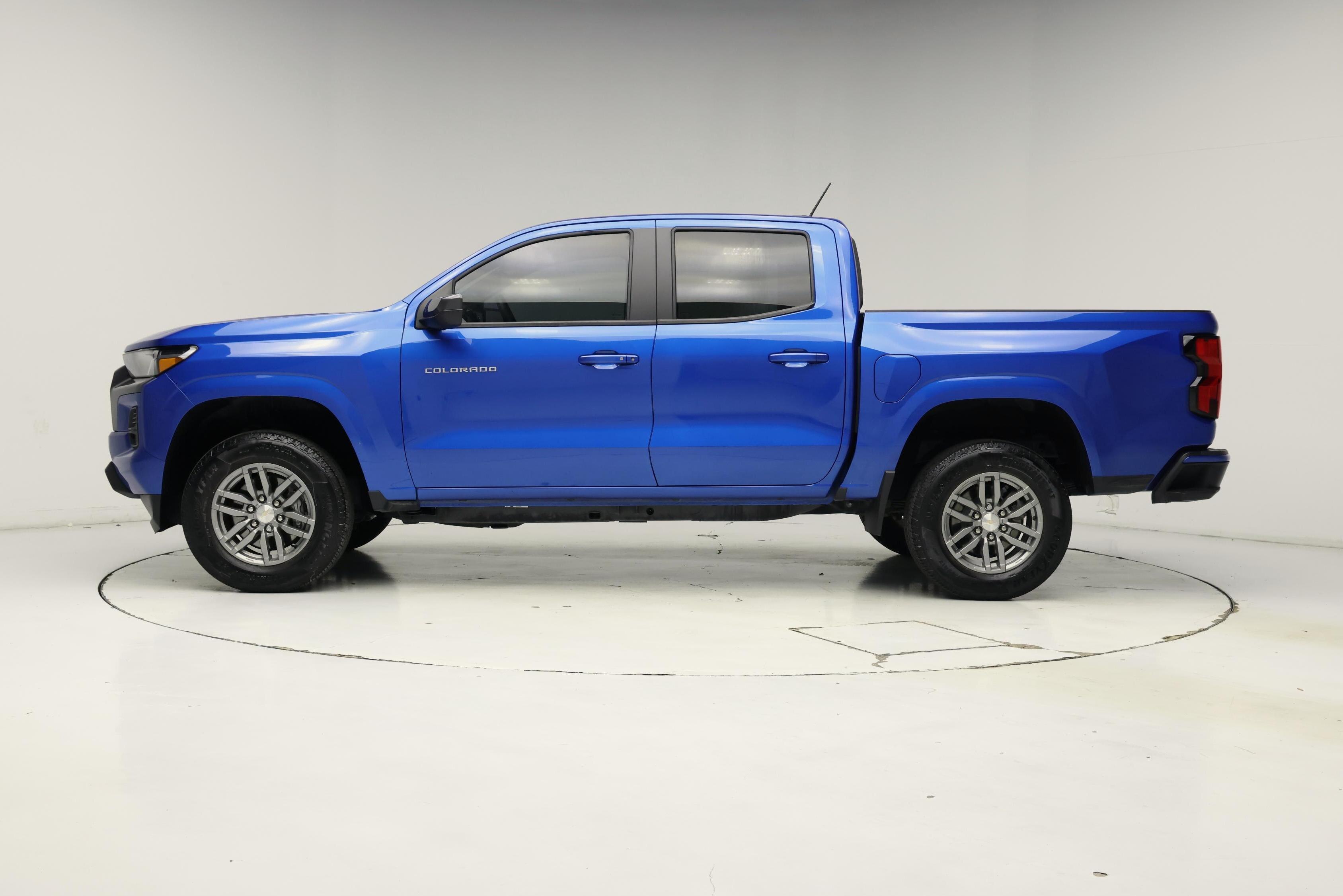 Thumbnail: 2024 Chevrolet Colorado - 3