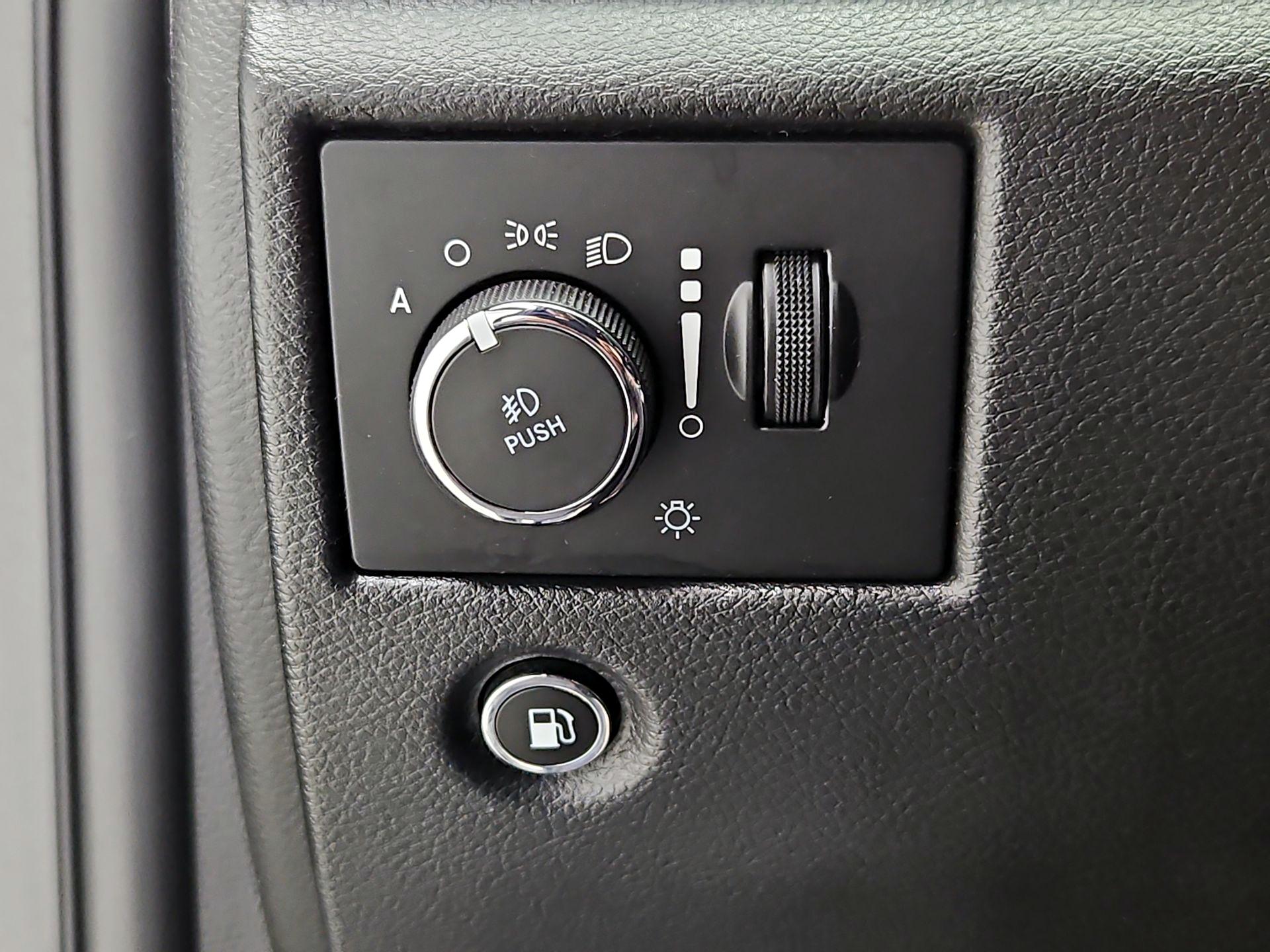 Thumbnail: 2020 Jeep Grand Cherokee - 11