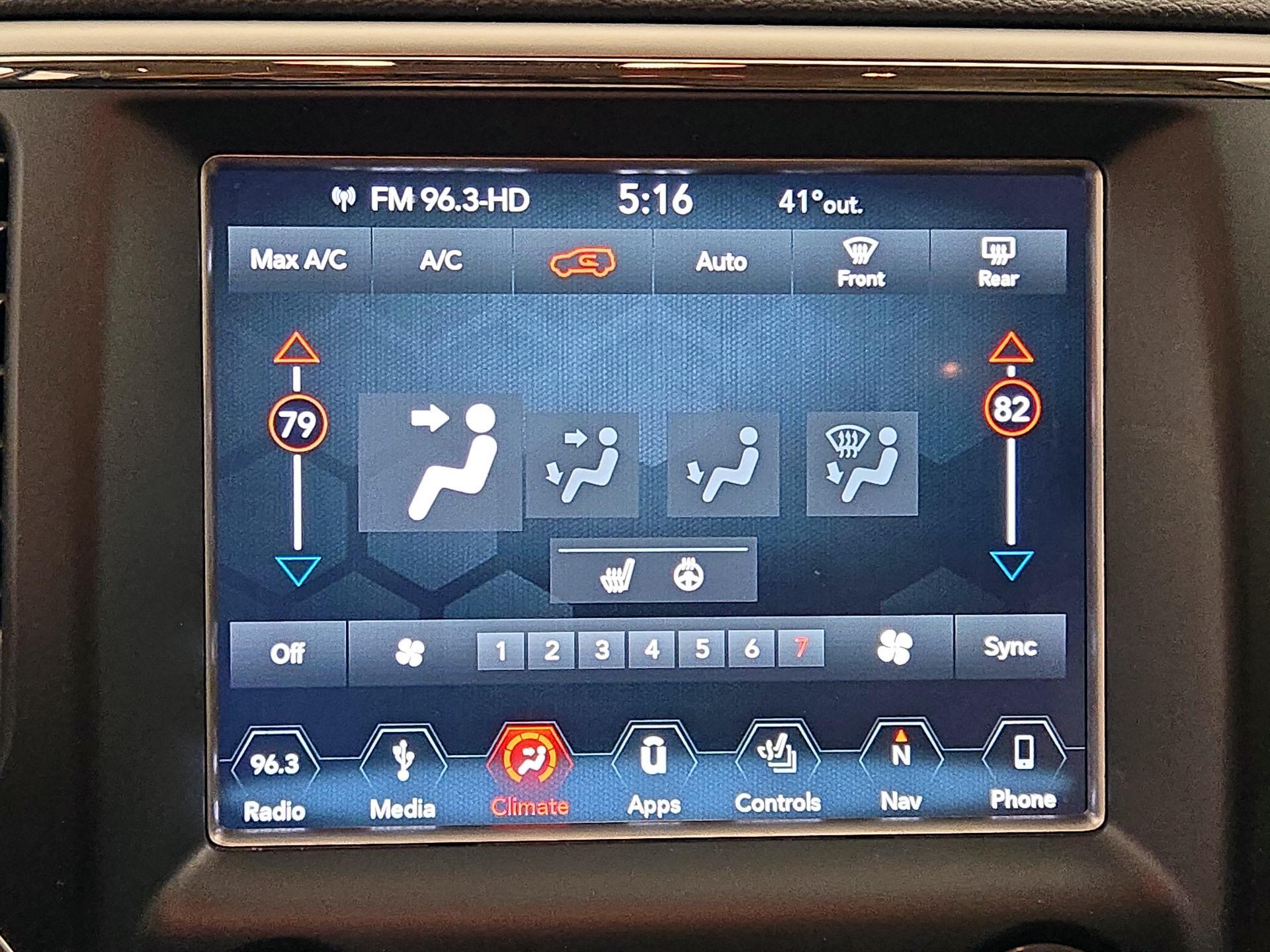 Thumbnail: 2018 Jeep Grand Cherokee - 17