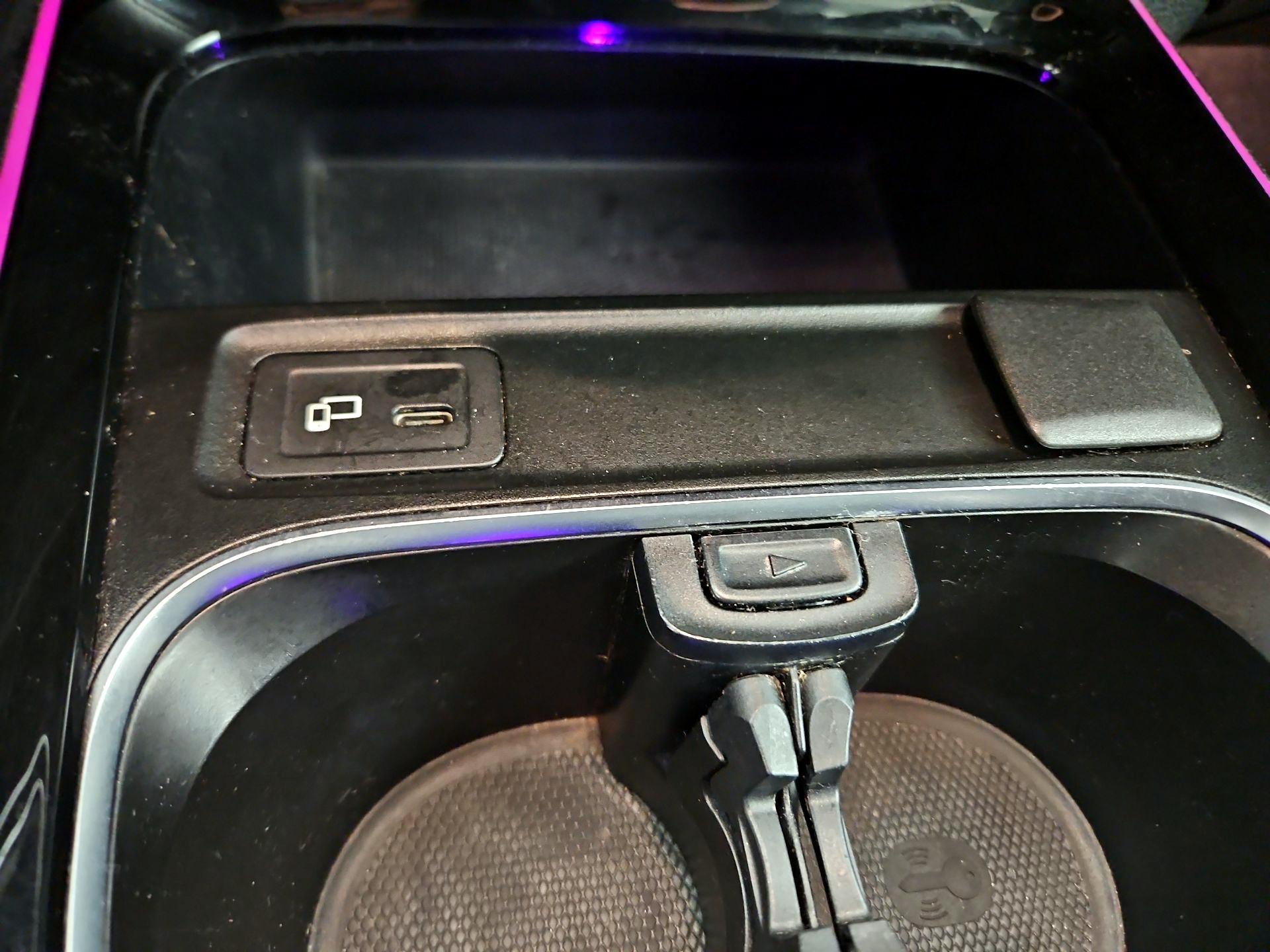 Thumbnail: 2020 Mercedes-Benz GLB - 16