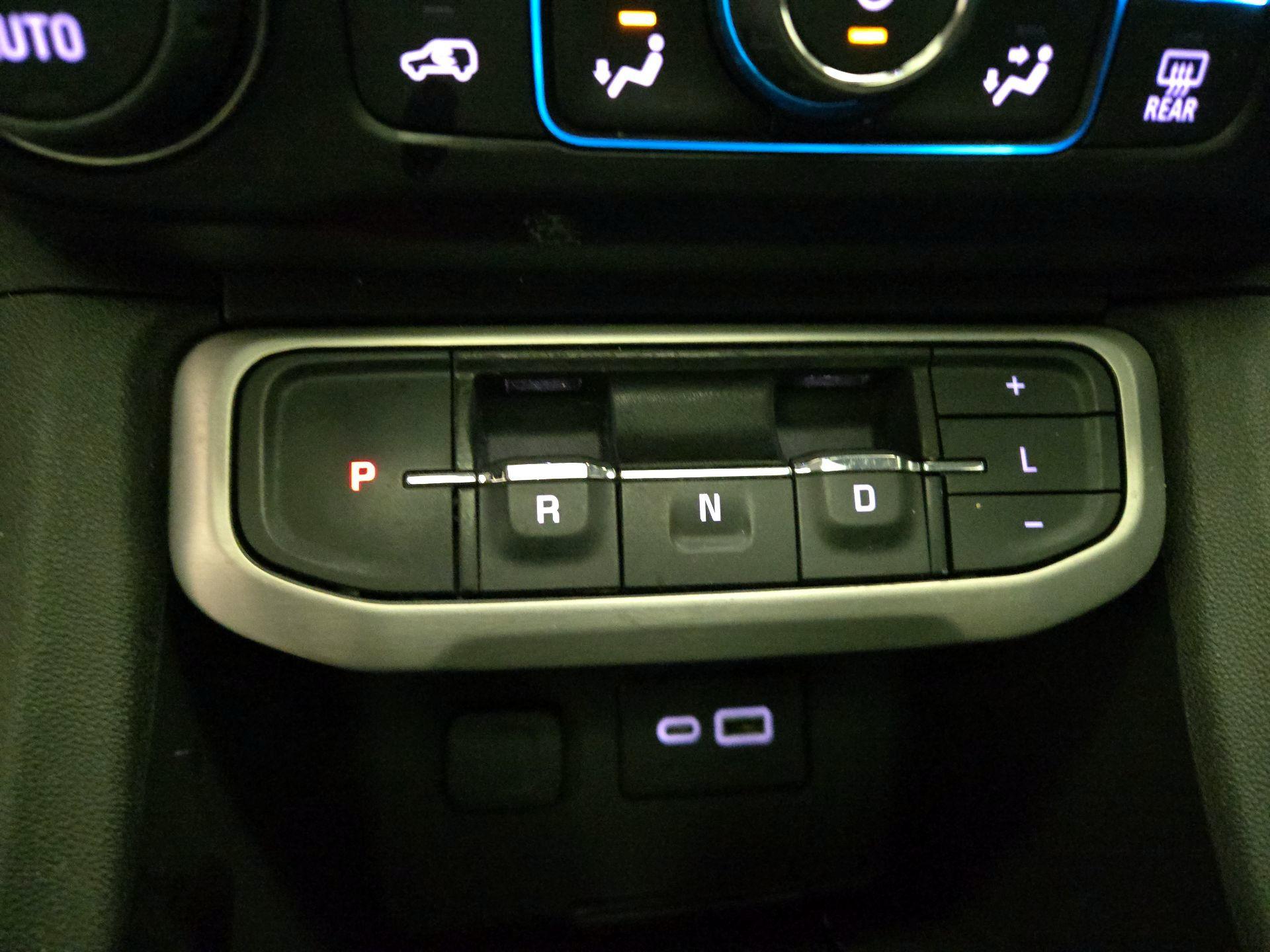 Thumbnail: 2022 GMC Acadia - 17