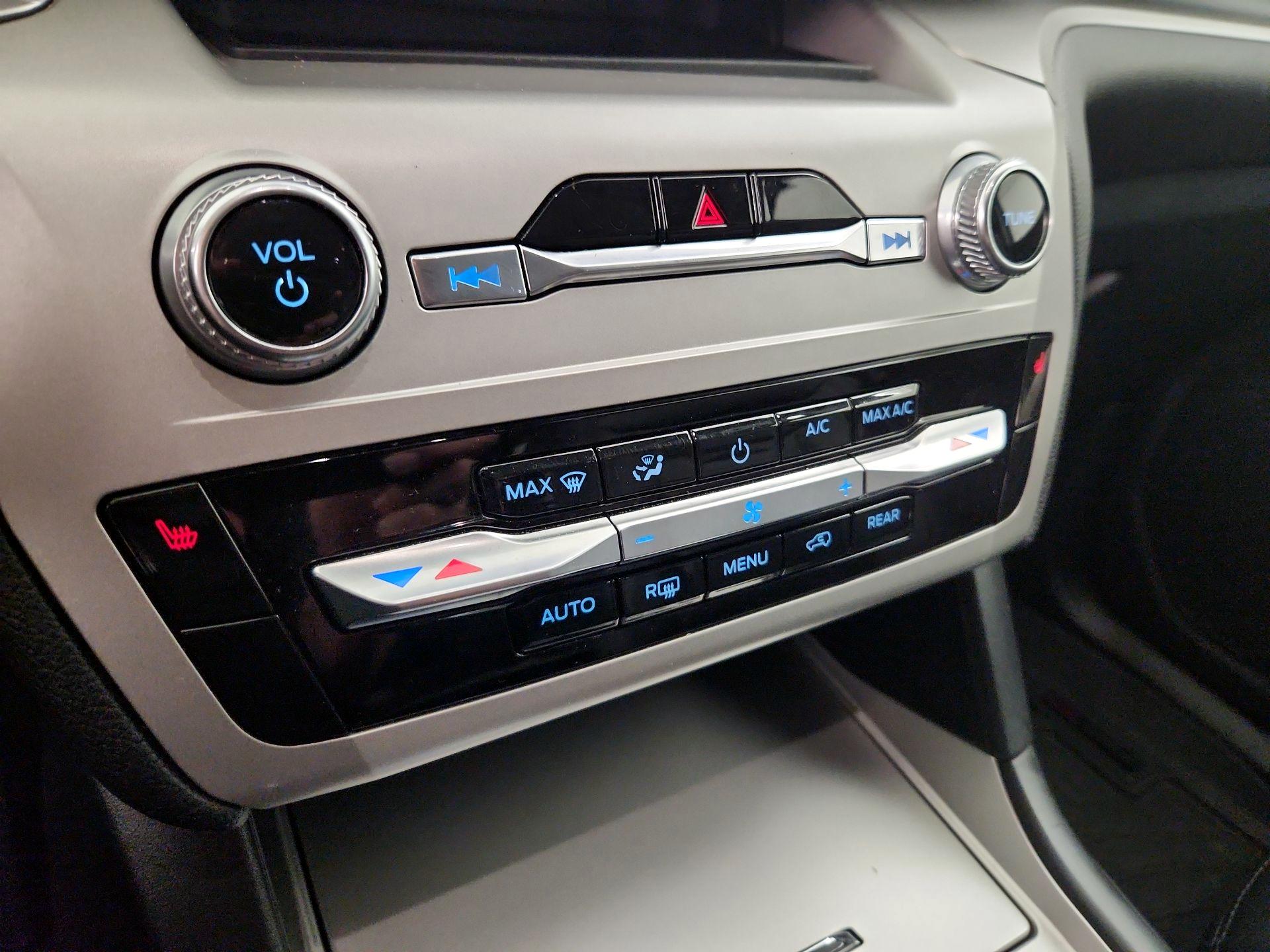 Thumbnail: 2022 Ford Explorer - 16