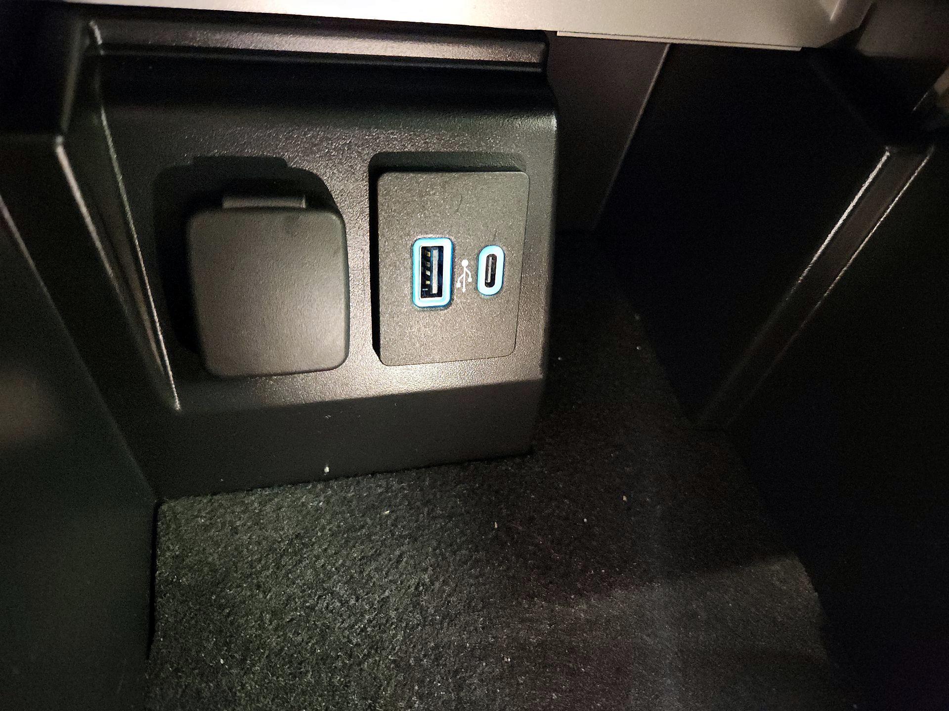 Thumbnail: 2022 Ford Explorer - 18