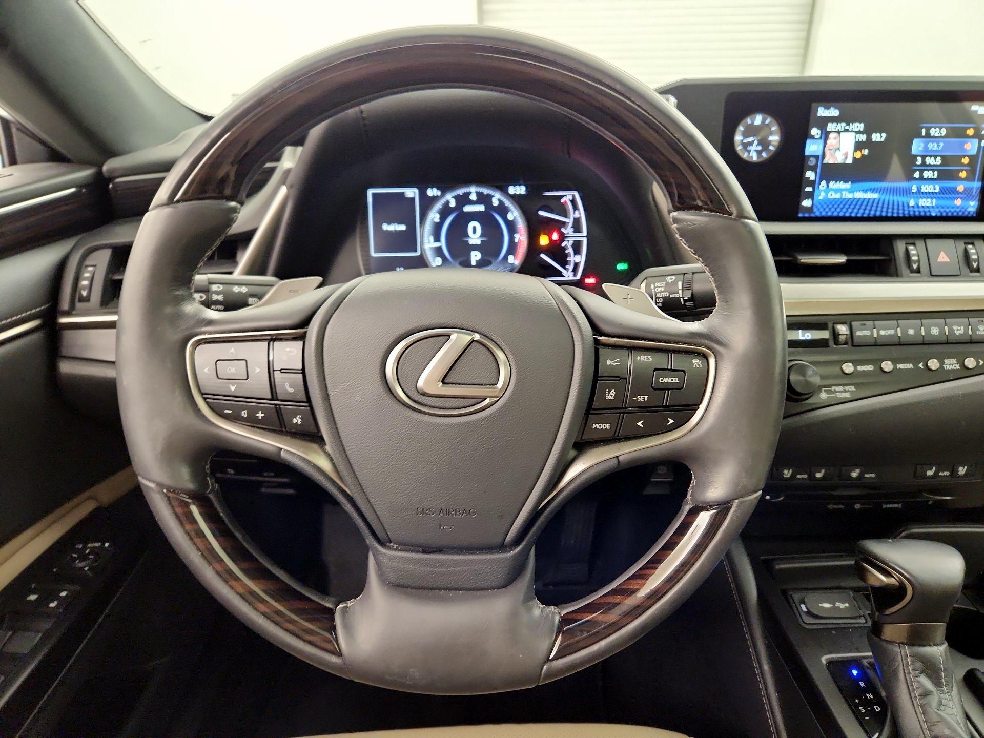 Thumbnail: 2020 Lexus ES - 10