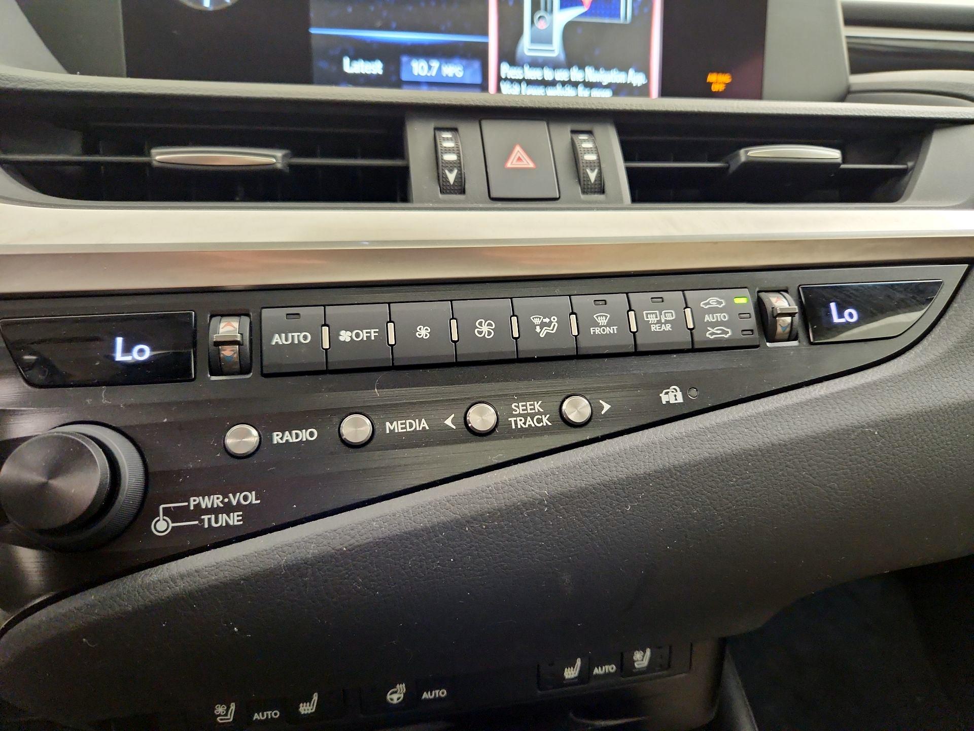 Thumbnail: 2020 Lexus ES - 16