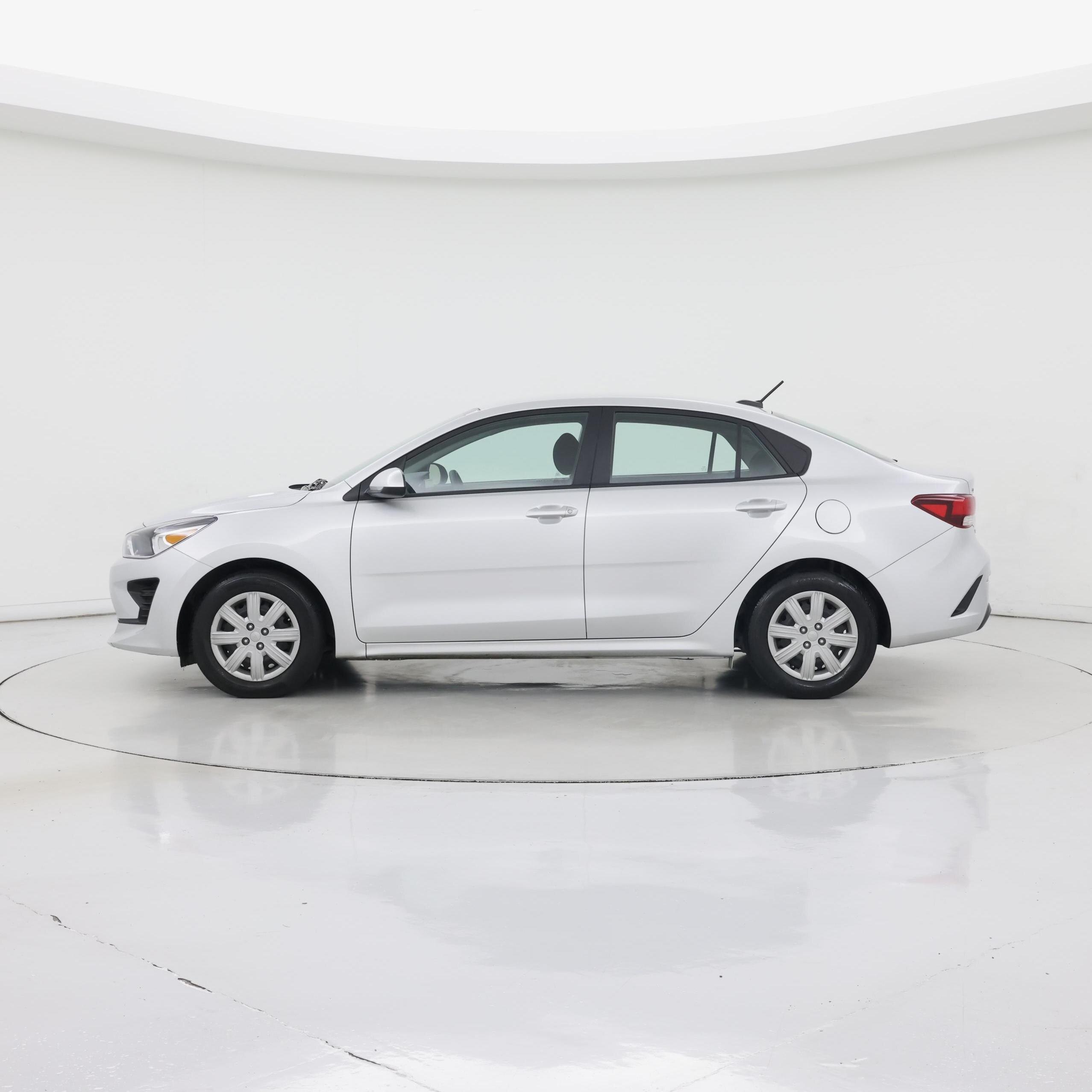 Thumbnail: 2023 Kia Rio - 3