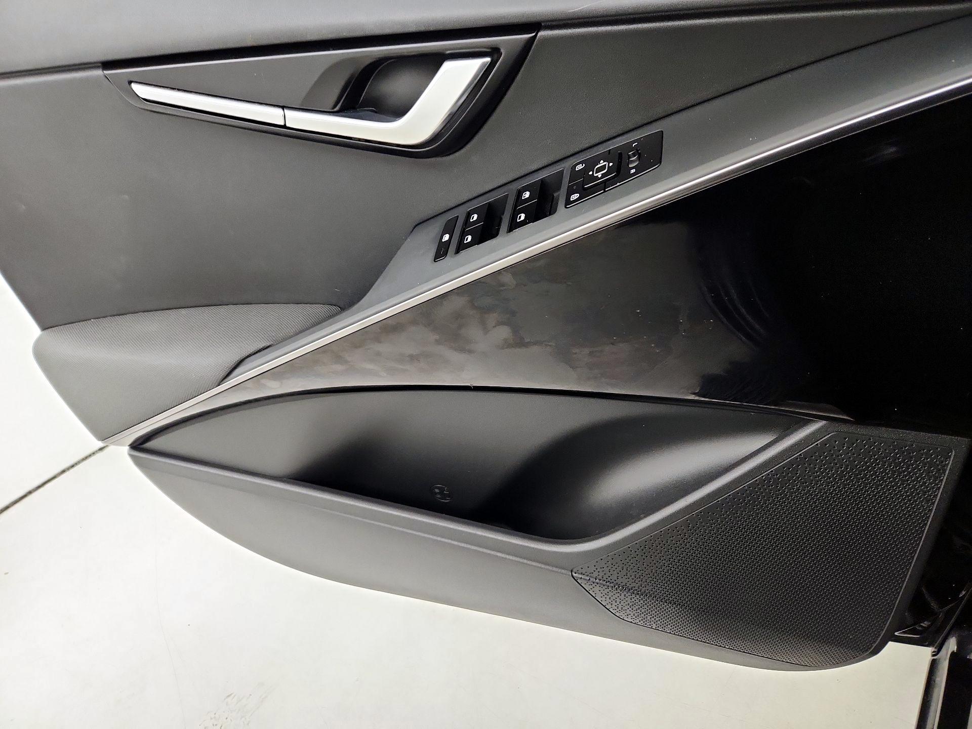 Thumbnail: 2024 Kia Niro - 12