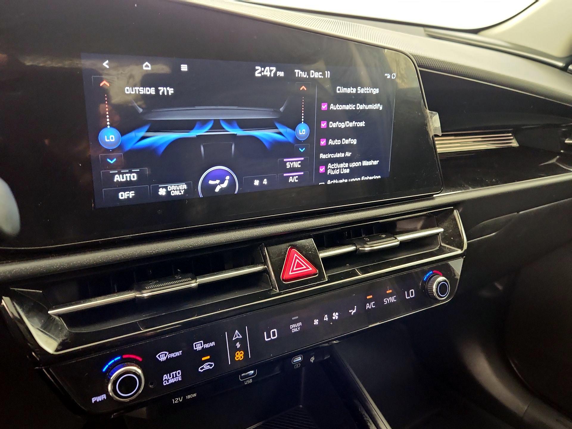 Thumbnail: 2024 Kia Niro - 17