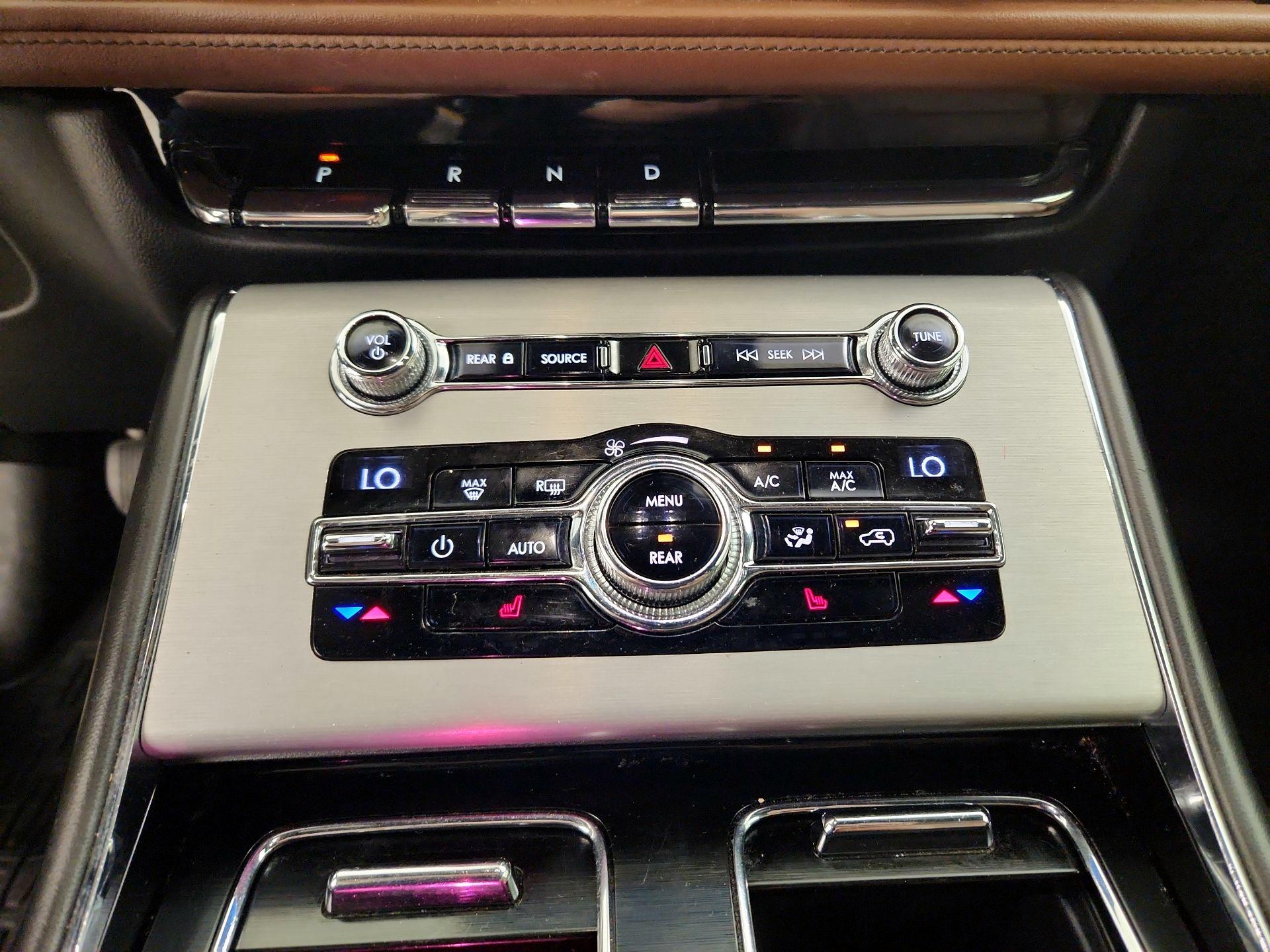 Thumbnail: 2020 Lincoln Aviator - 16