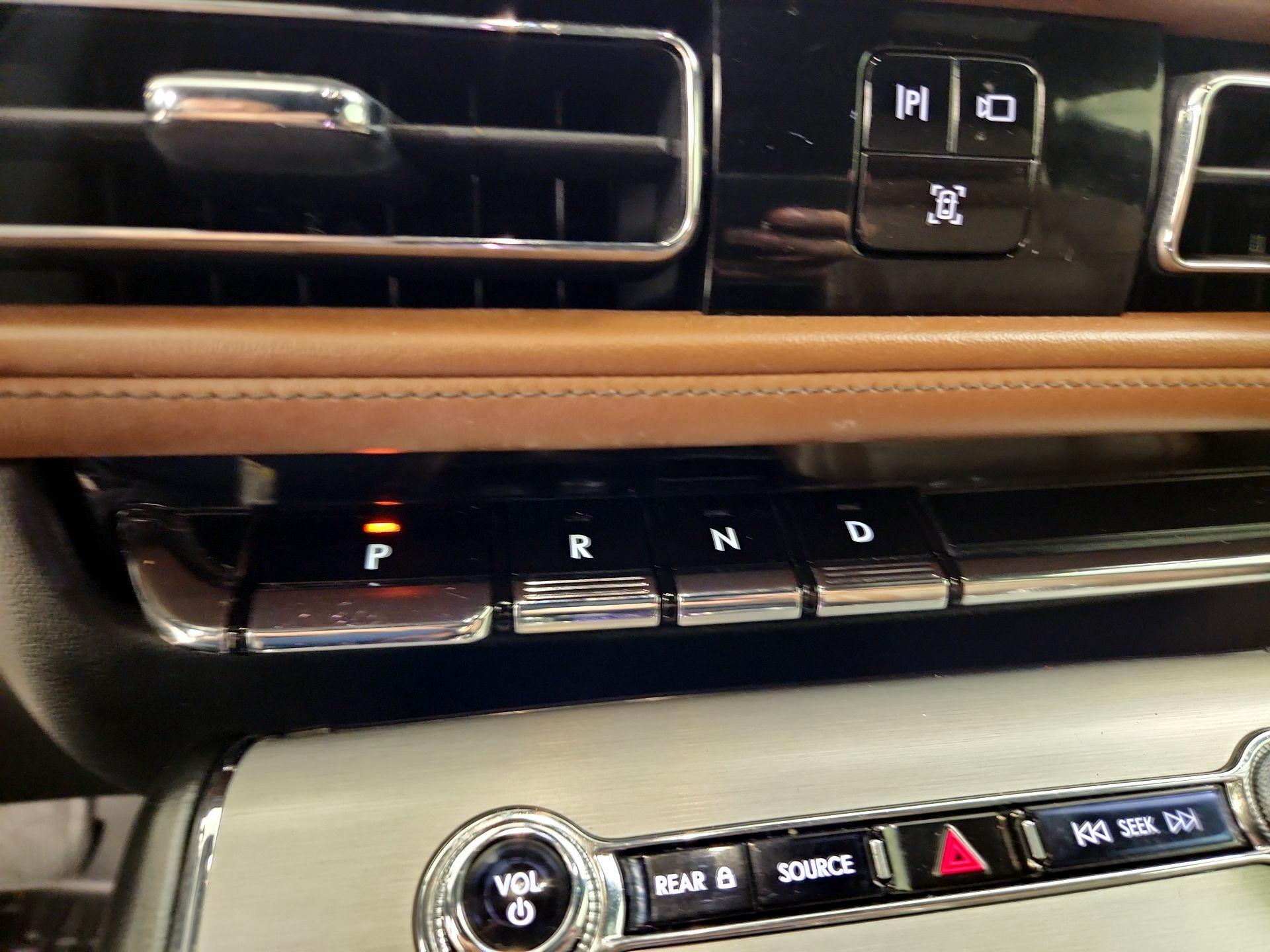 Thumbnail: 2020 Lincoln Aviator - 17