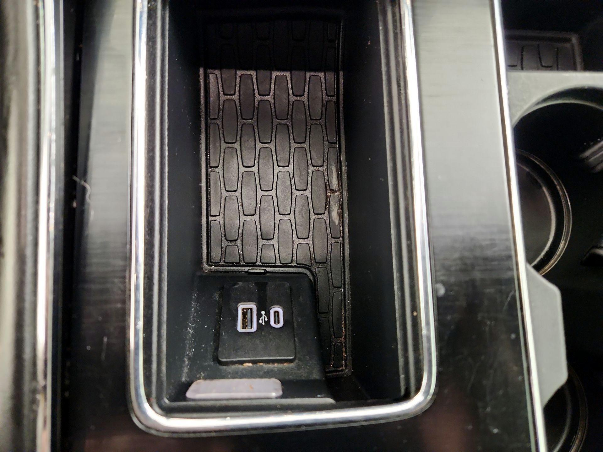 Thumbnail: 2020 Lincoln Aviator - 18