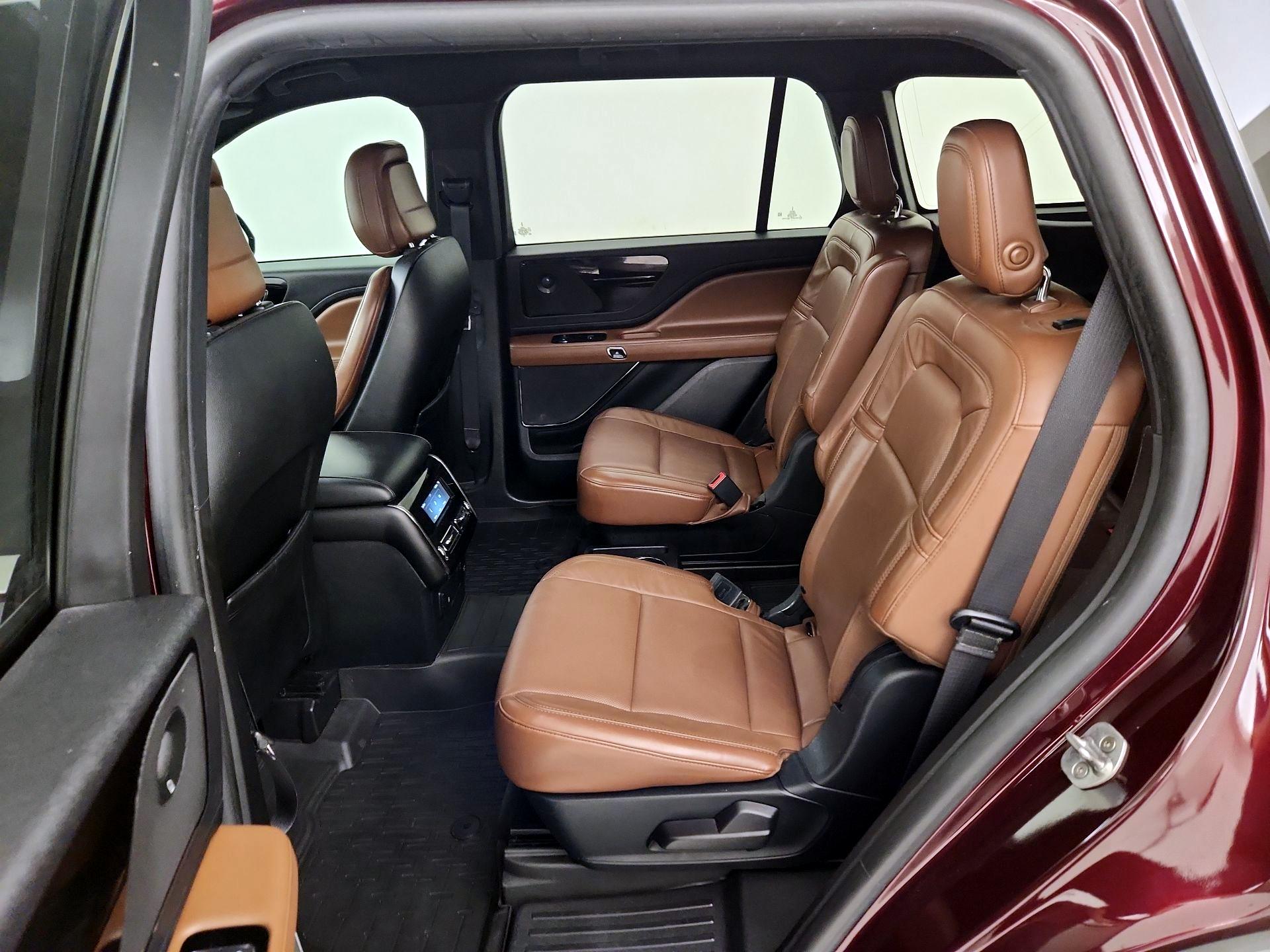 Thumbnail: 2020 Lincoln Aviator - 19