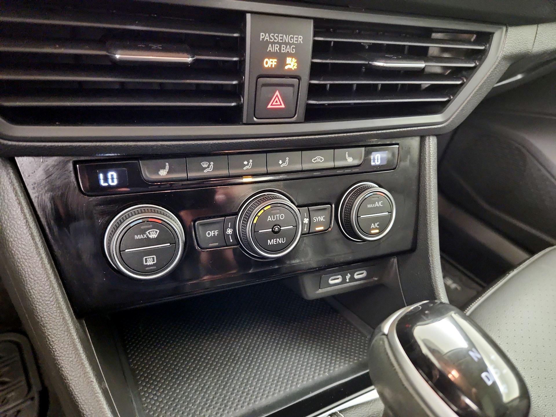 Thumbnail: 2023 Volkswagen Jetta - 16