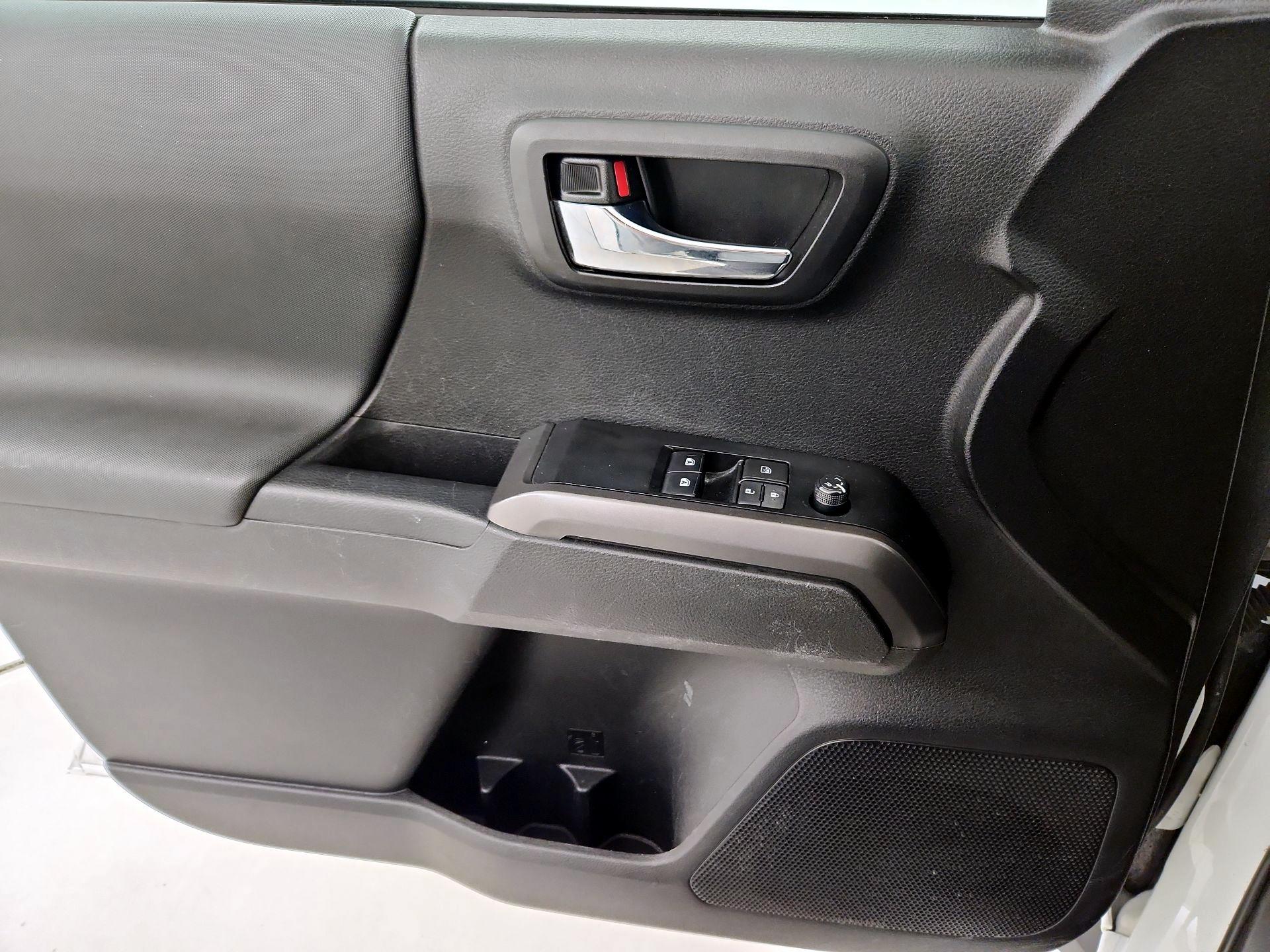 Thumbnail: 2022 Toyota Tacoma - 12