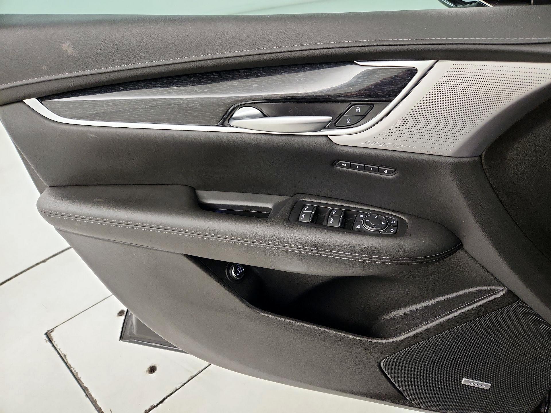 Thumbnail: 2023 Cadillac XT5 - 12