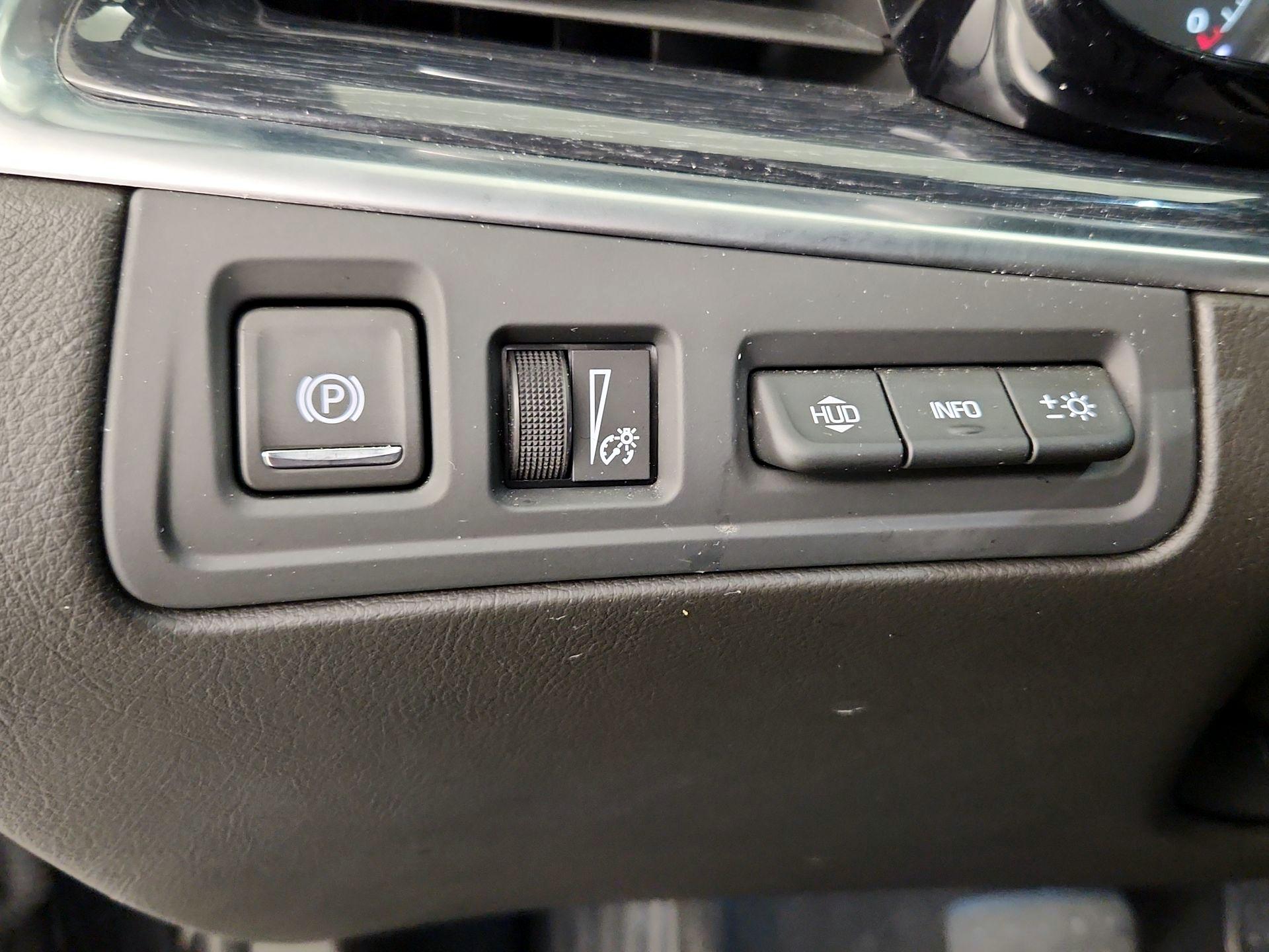 Thumbnail: 2023 Cadillac XT5 - 13